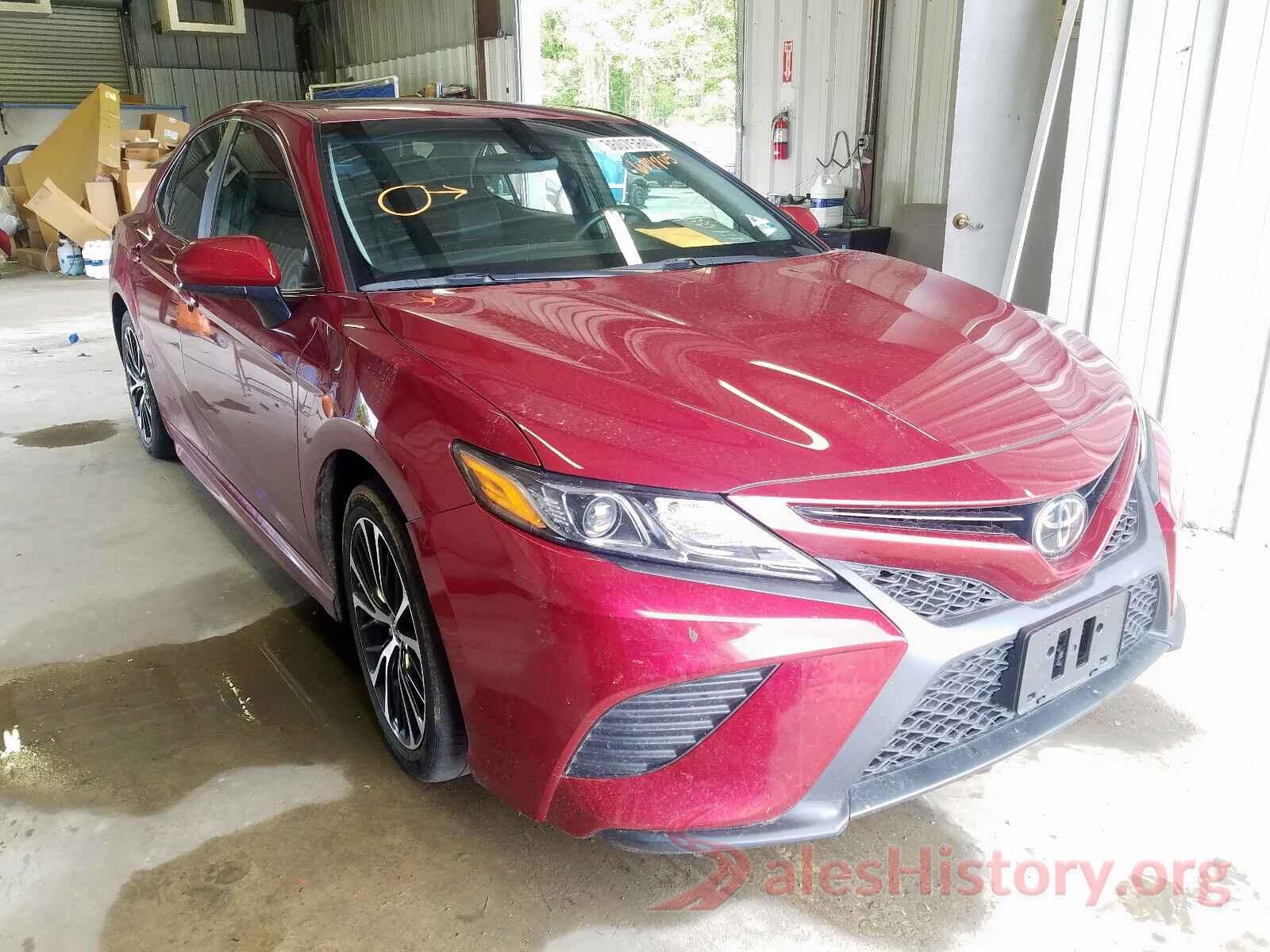 4T1B11HK4JU607705 2018 TOYOTA CAMRY