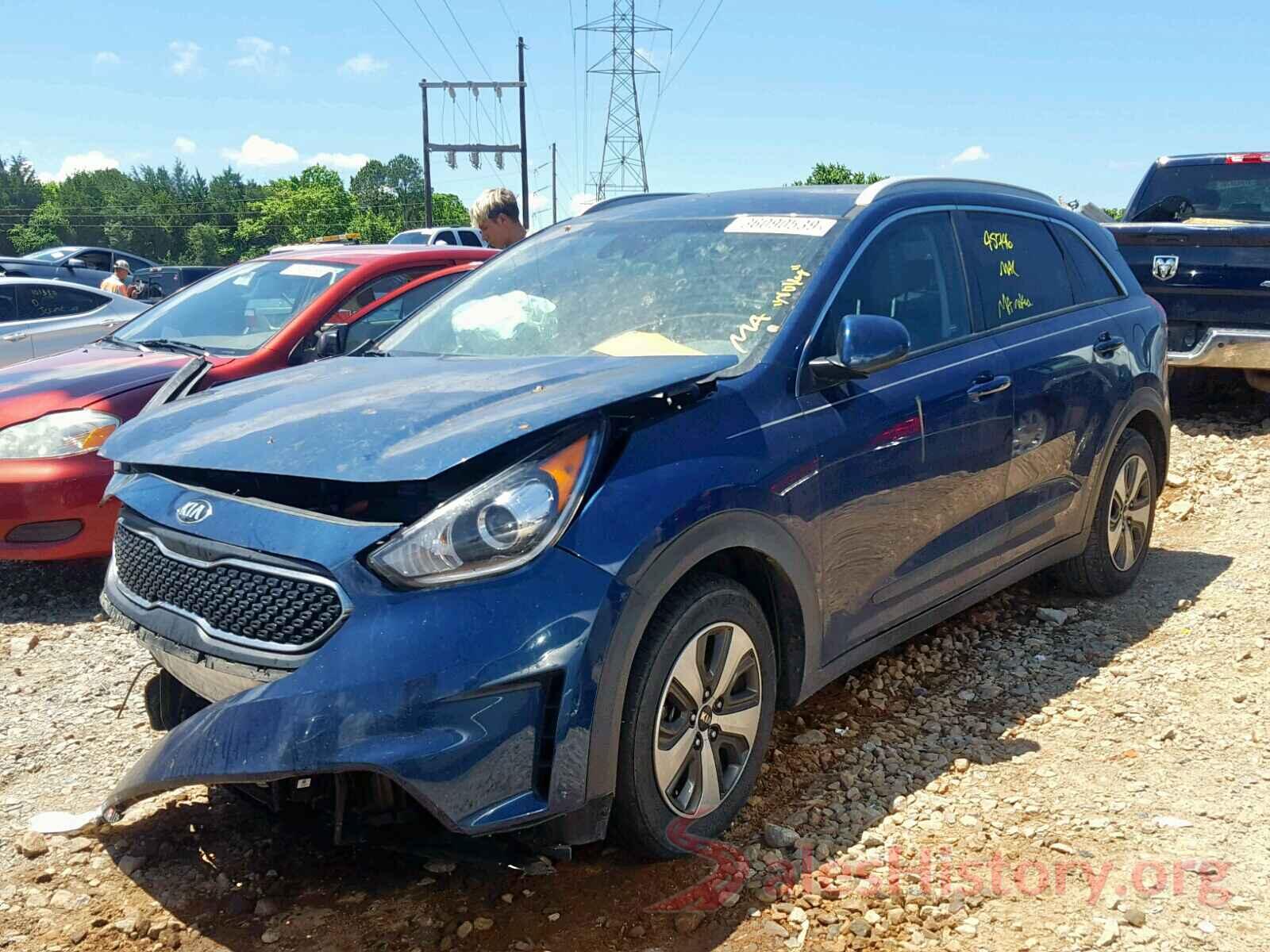 KNDCB3LC8H5063697 2017 KIA NIRO