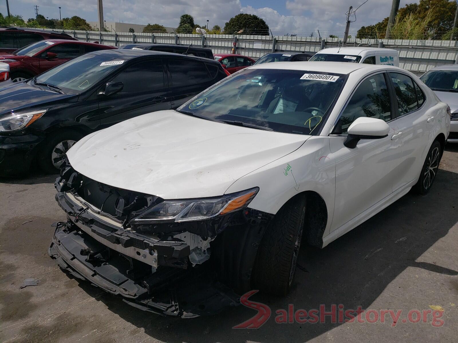 4T1B11HK8JU571131 2018 TOYOTA CAMRY