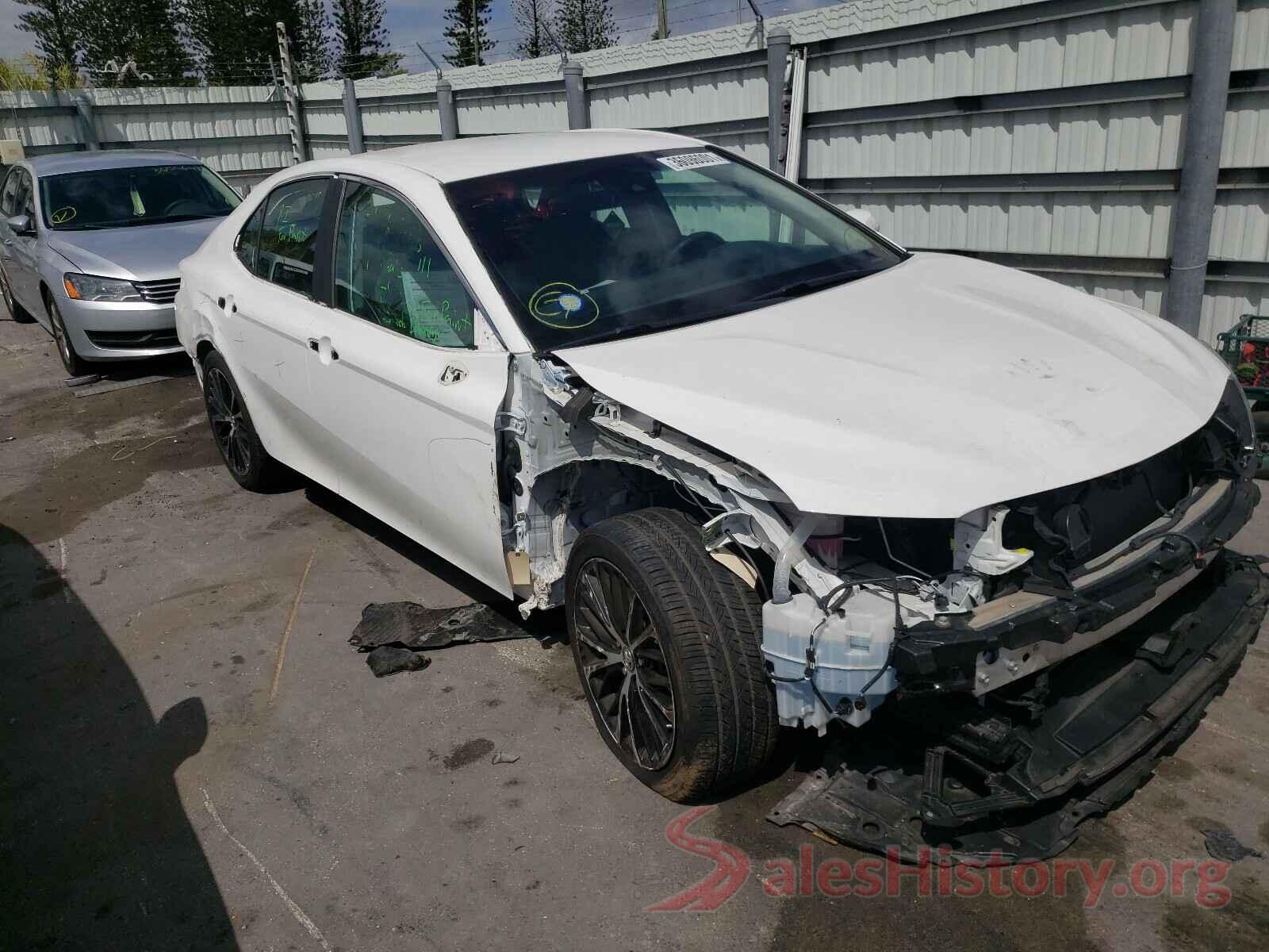 4T1B11HK8JU571131 2018 TOYOTA CAMRY