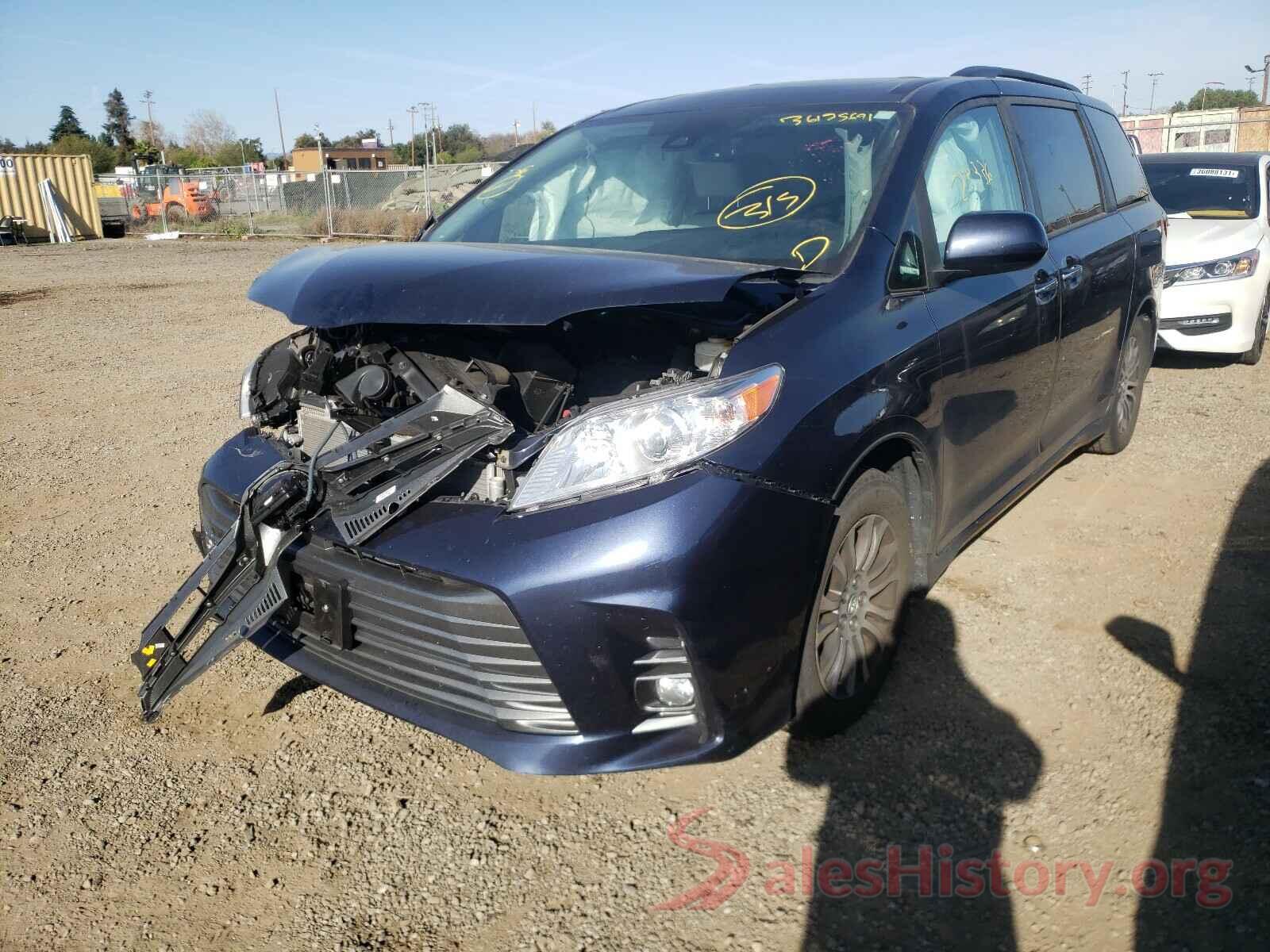 5TDYZ3DC7KS992135 2019 TOYOTA SIENNA