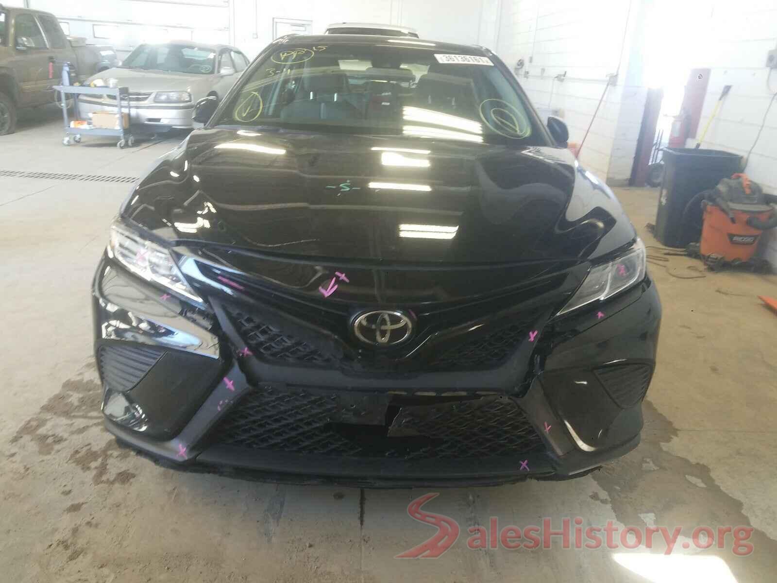 4T1B11HKXJU588402 2018 TOYOTA CAMRY