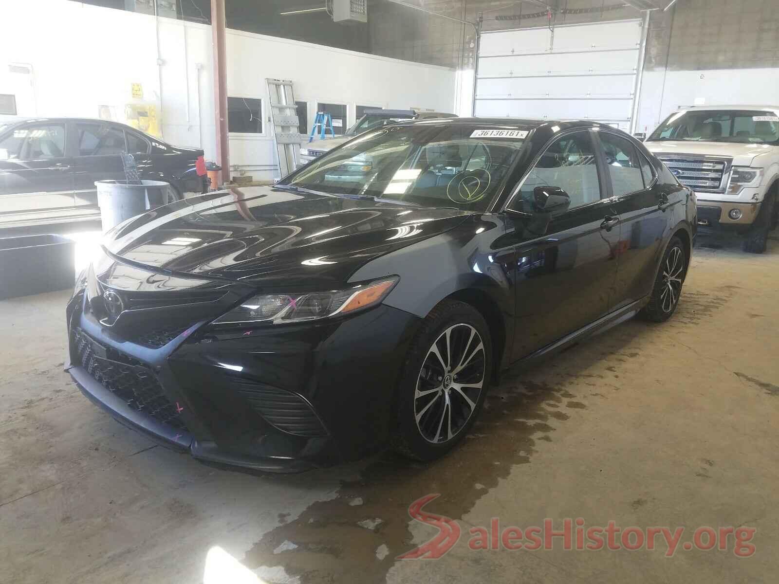 4T1B11HKXJU588402 2018 TOYOTA CAMRY