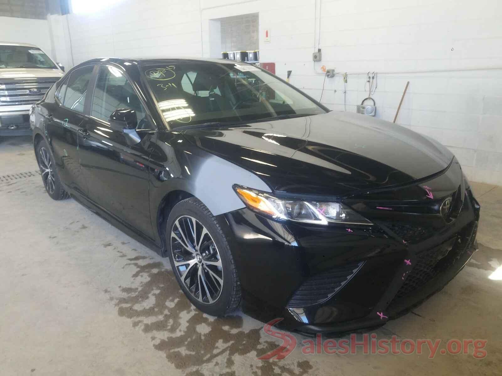 4T1B11HKXJU588402 2018 TOYOTA CAMRY