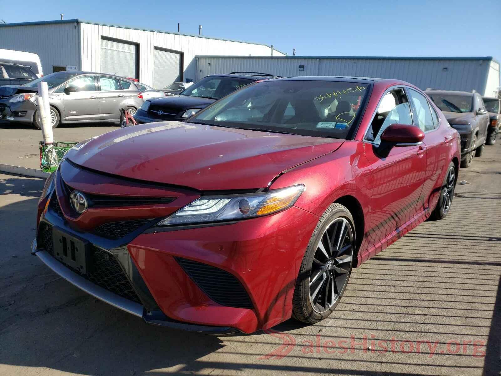 4T1B61HK3JU632368 2018 TOYOTA CAMRY