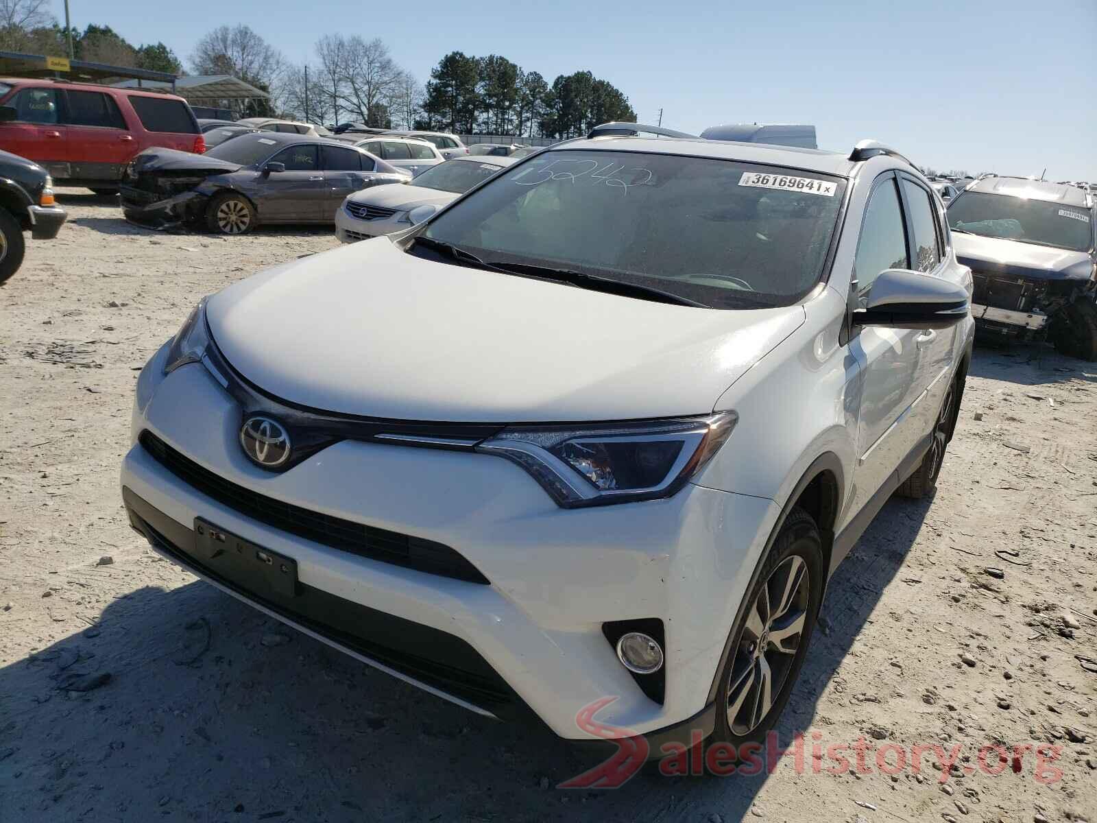 JTMRFREV0HJ135242 2017 TOYOTA RAV4