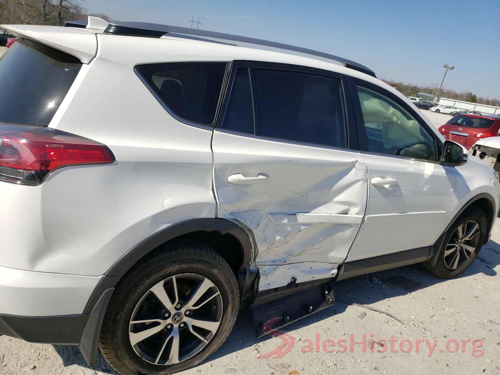 JTMRFREV0HJ135242 2017 TOYOTA RAV4