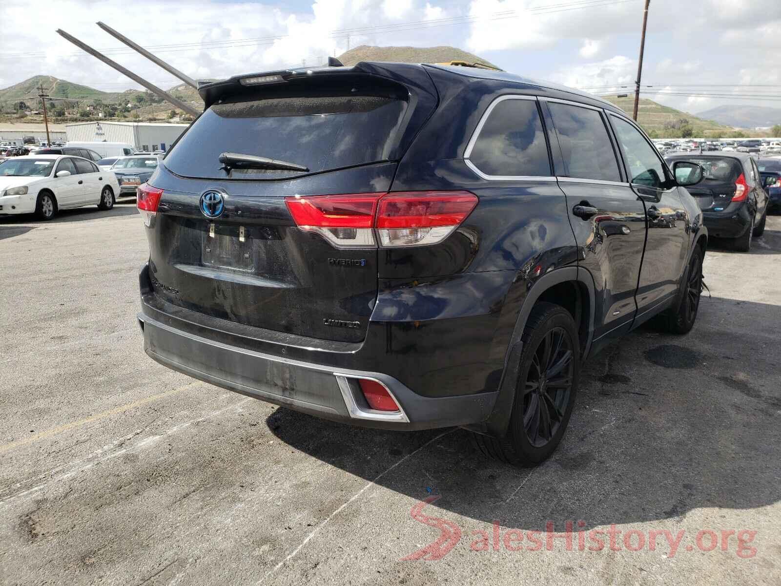 5TDDGRFHXJS042611 2018 TOYOTA HIGHLANDER