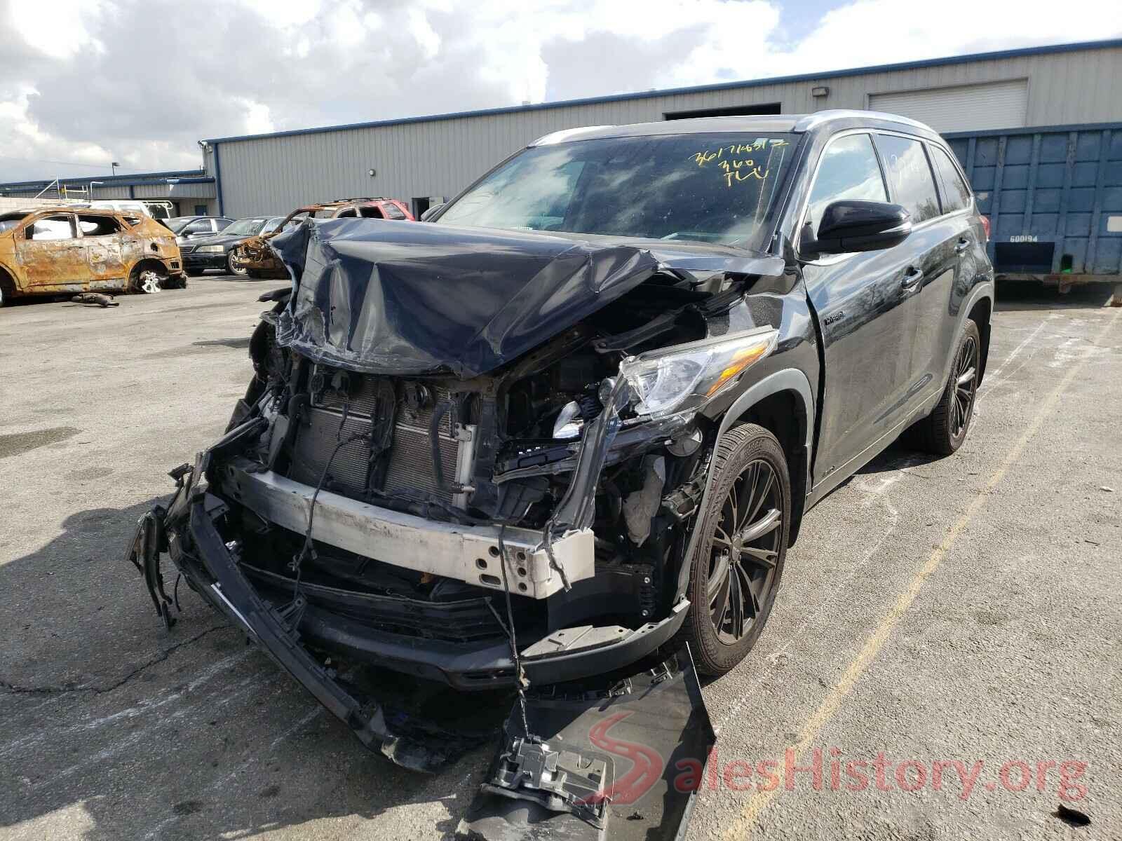 5TDDGRFHXJS042611 2018 TOYOTA HIGHLANDER