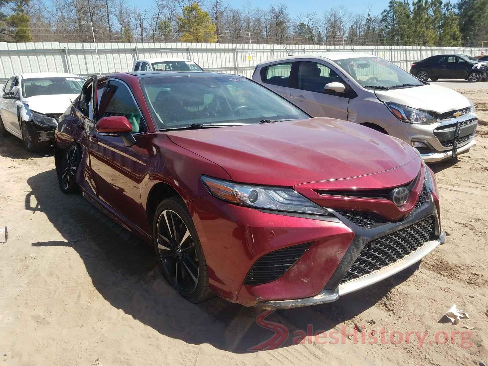 4T1B61HK1JU567066 2018 TOYOTA CAMRY