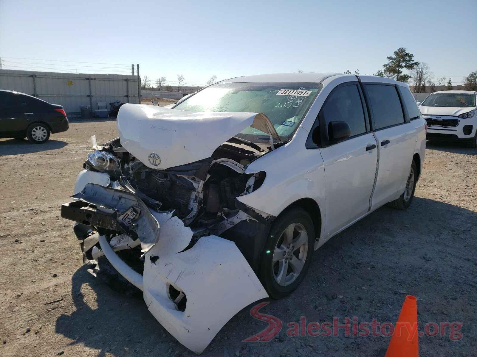 5TDZZ3DC2HS776142 2017 TOYOTA SIENNA