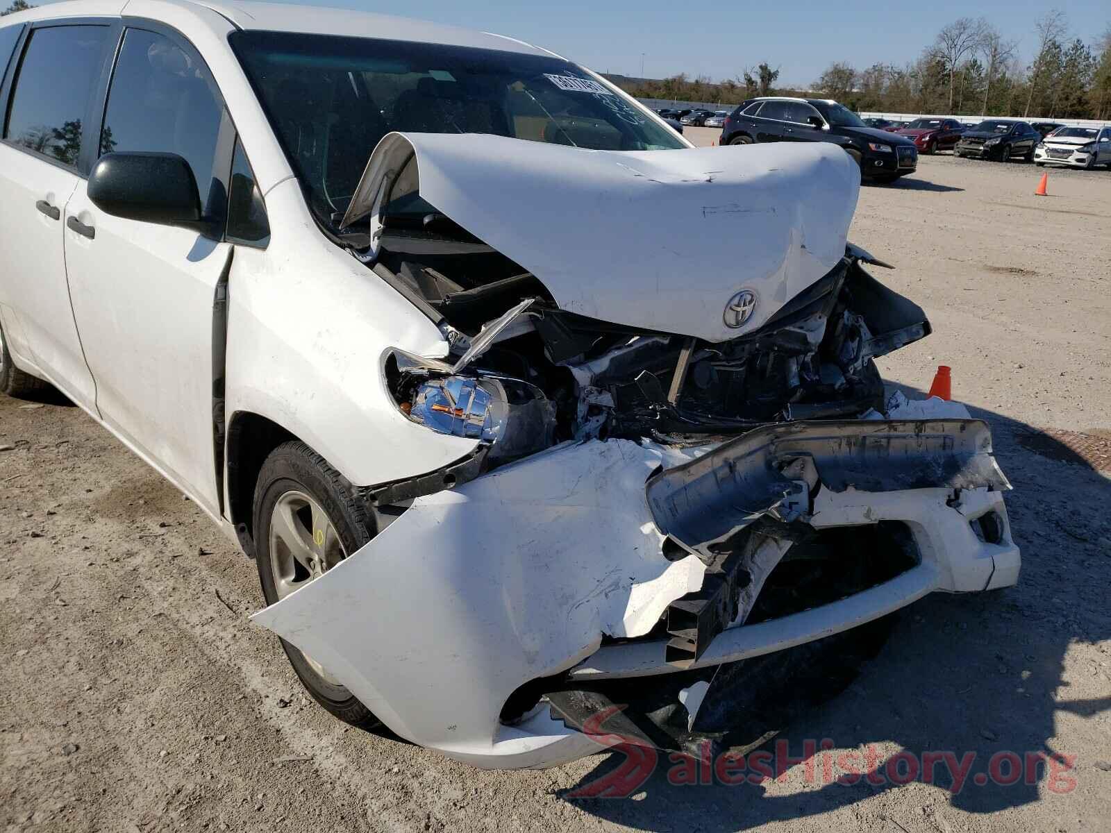 5TDZZ3DC2HS776142 2017 TOYOTA SIENNA