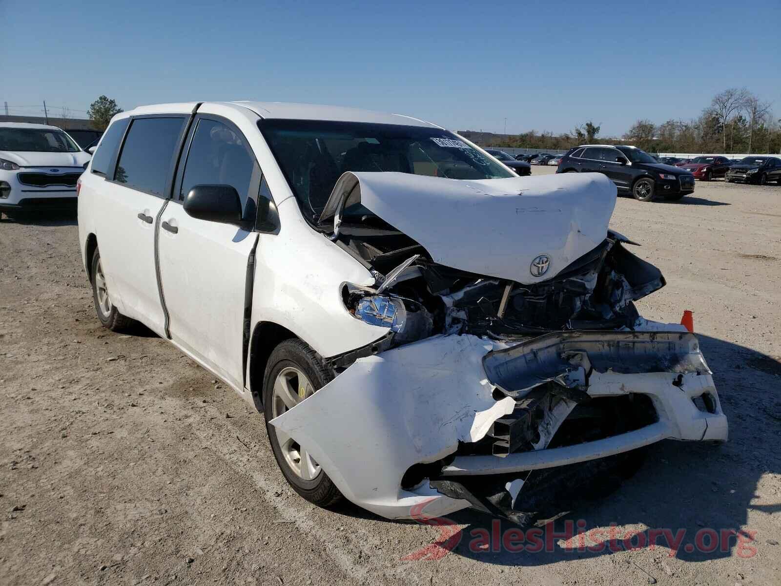 5TDZZ3DC2HS776142 2017 TOYOTA SIENNA