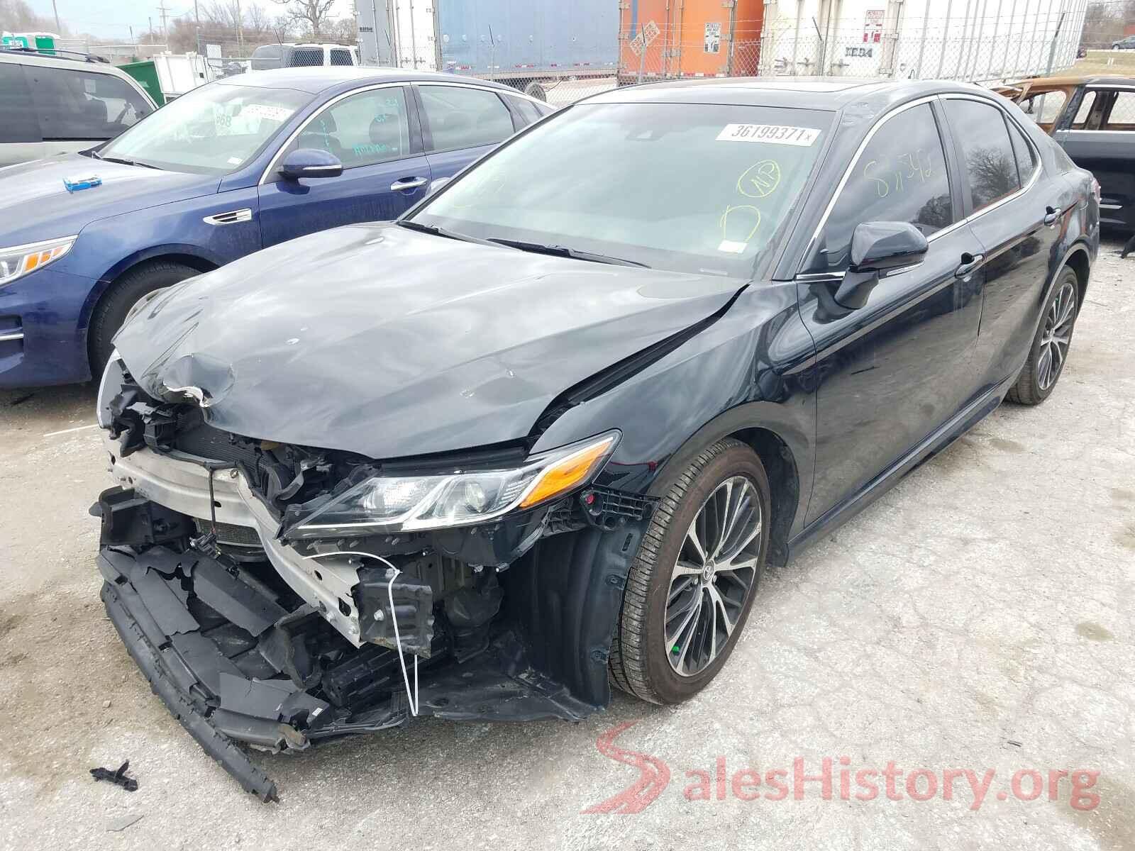 4T1B11HK2JU637608 2018 TOYOTA CAMRY