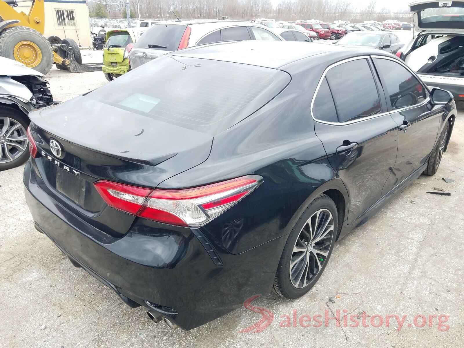 4T1B11HK2JU637608 2018 TOYOTA CAMRY