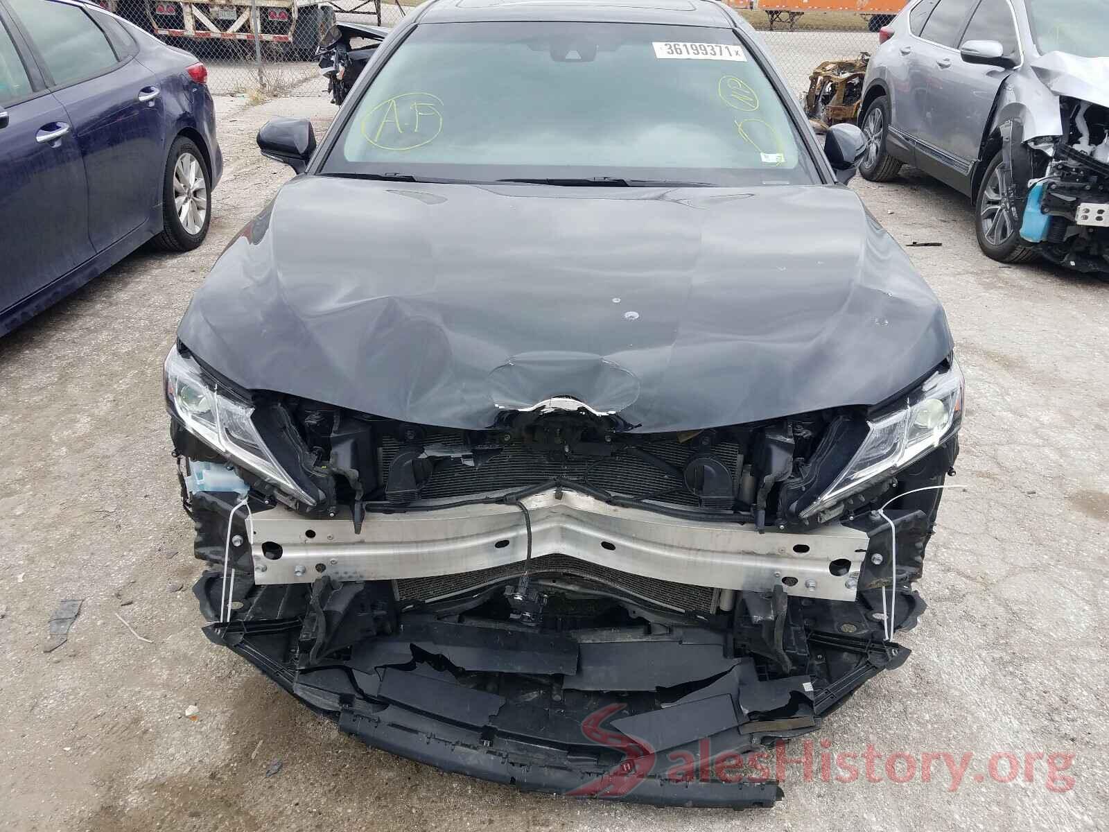 4T1B11HK2JU637608 2018 TOYOTA CAMRY