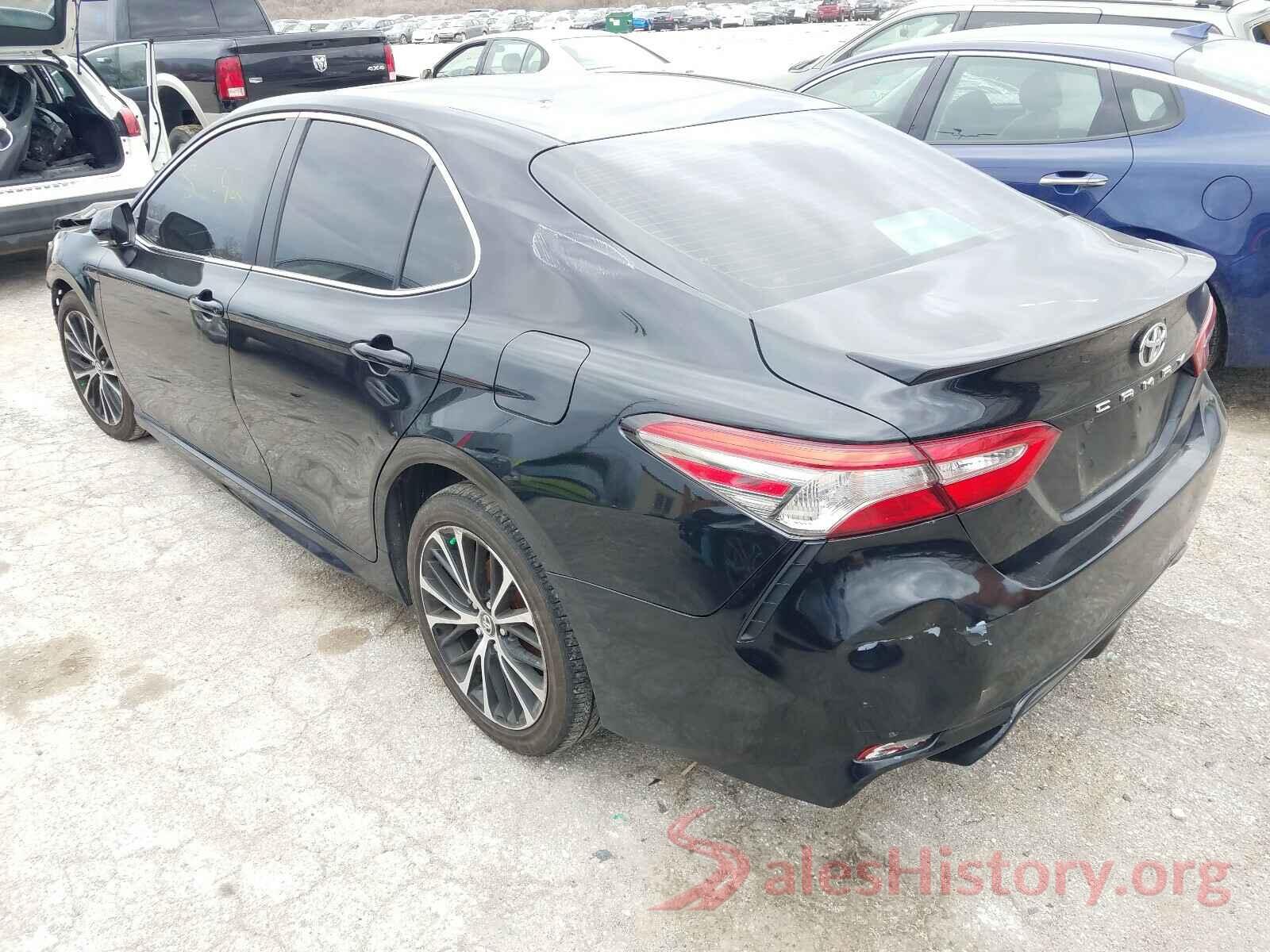 4T1B11HK2JU637608 2018 TOYOTA CAMRY