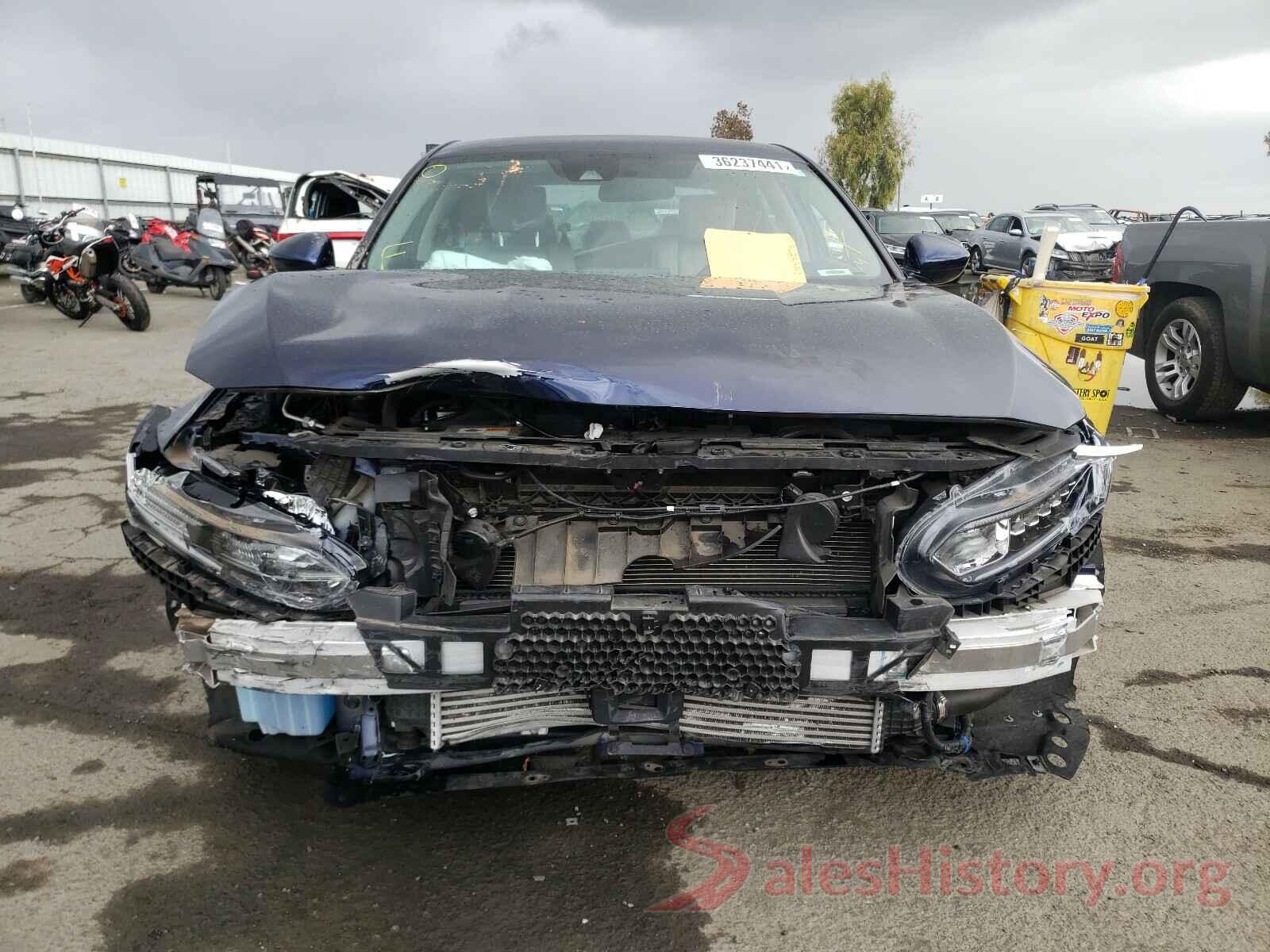 1HGCV1F13JA101390 2018 HONDA ACCORD