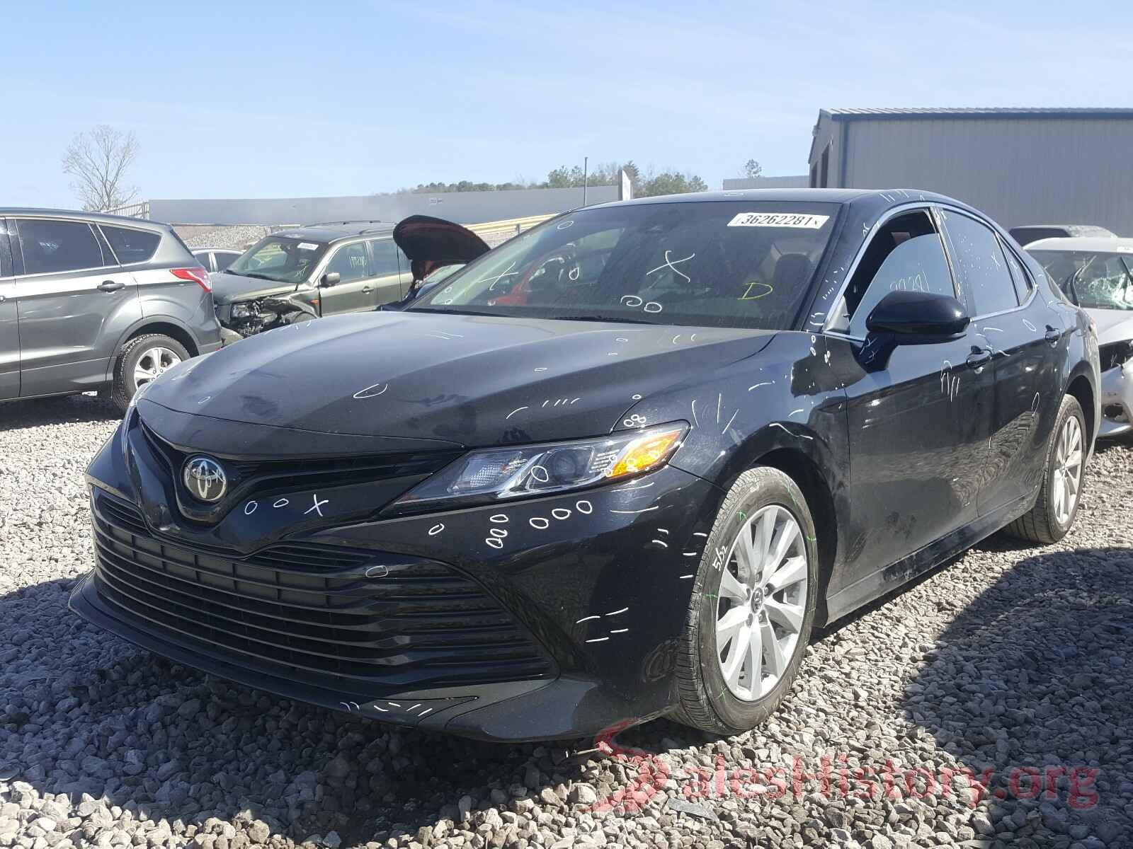 4T1B11HK9JU568240 2018 TOYOTA CAMRY