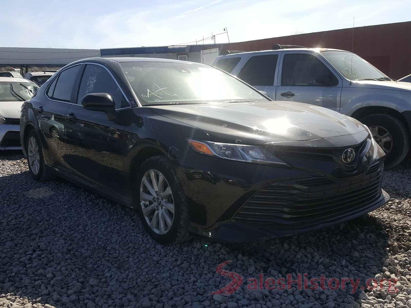 4T1B11HK9JU568240 2018 TOYOTA CAMRY