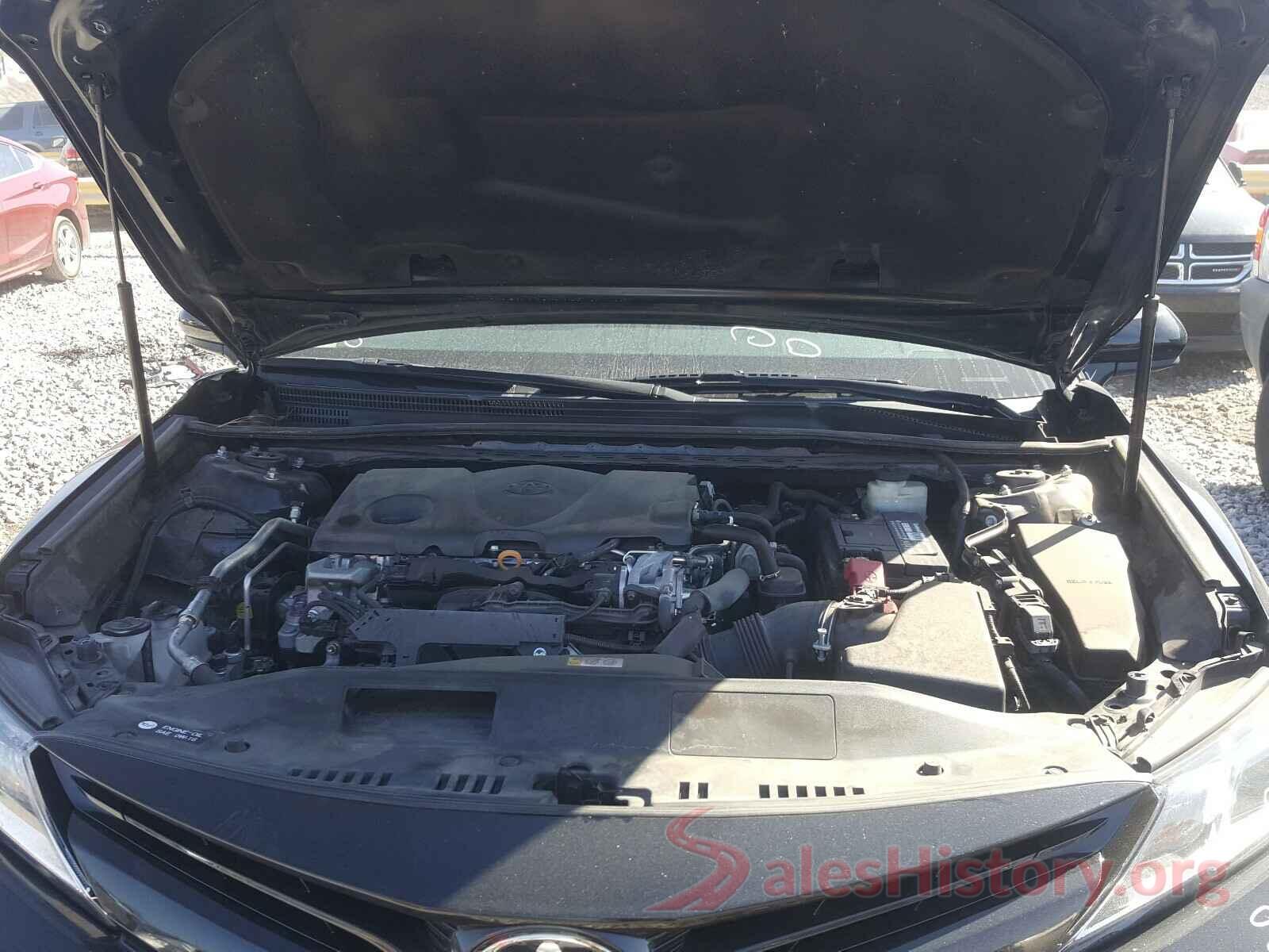 4T1B11HK9JU568240 2018 TOYOTA CAMRY