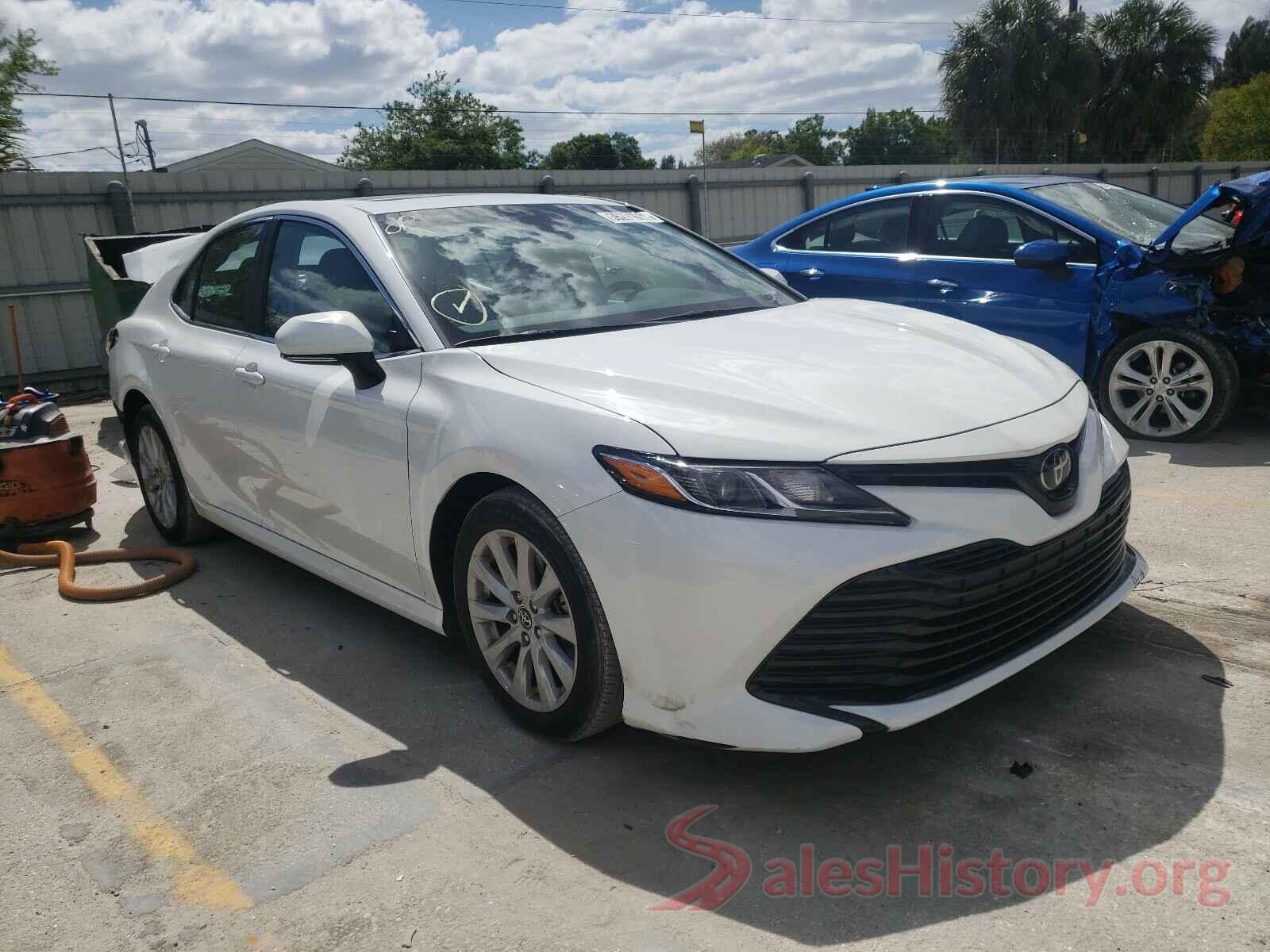 4T1B11HK7JU561156 2018 TOYOTA CAMRY