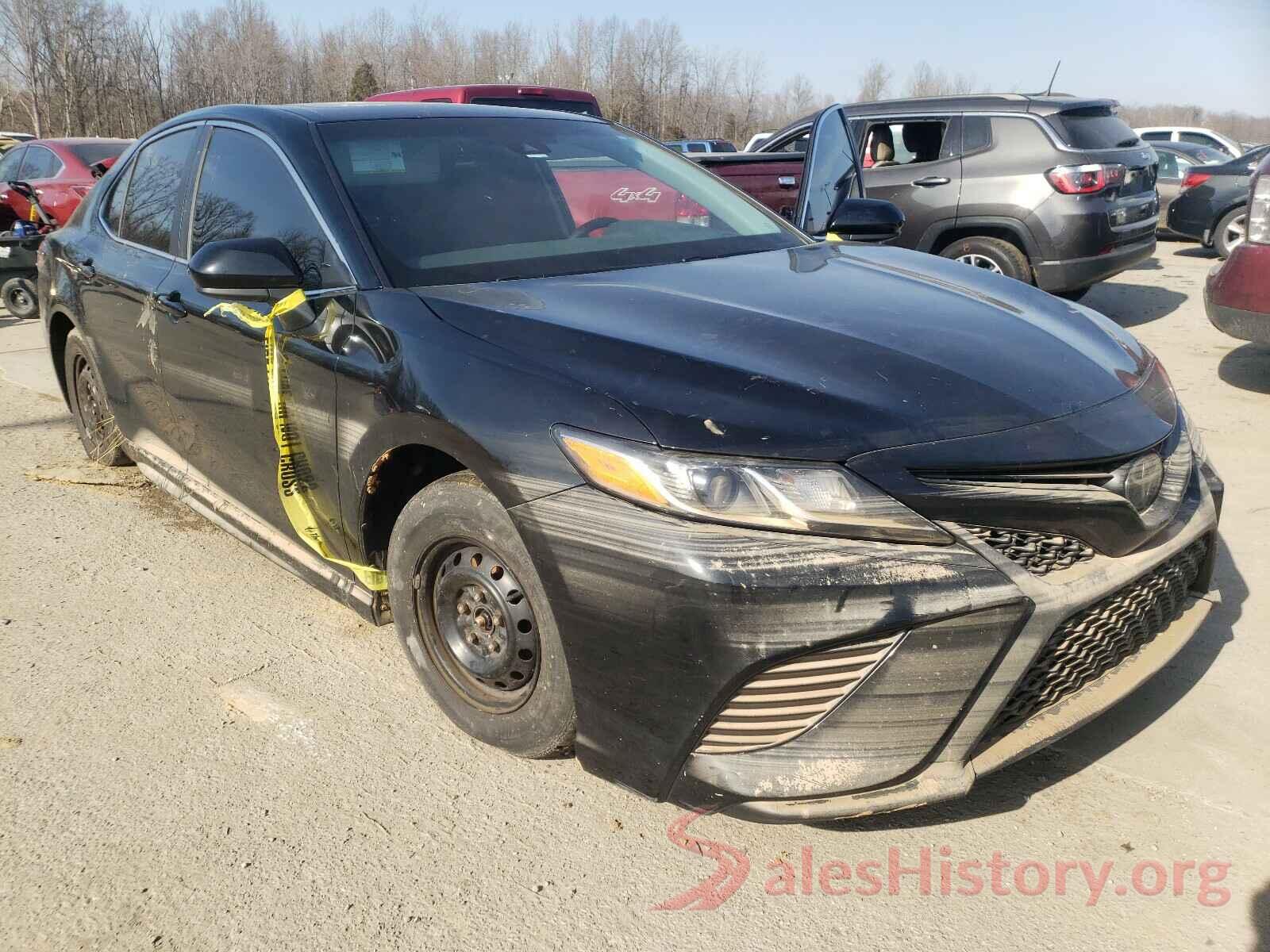 4T1B11HK2JU139215 2018 TOYOTA CAMRY