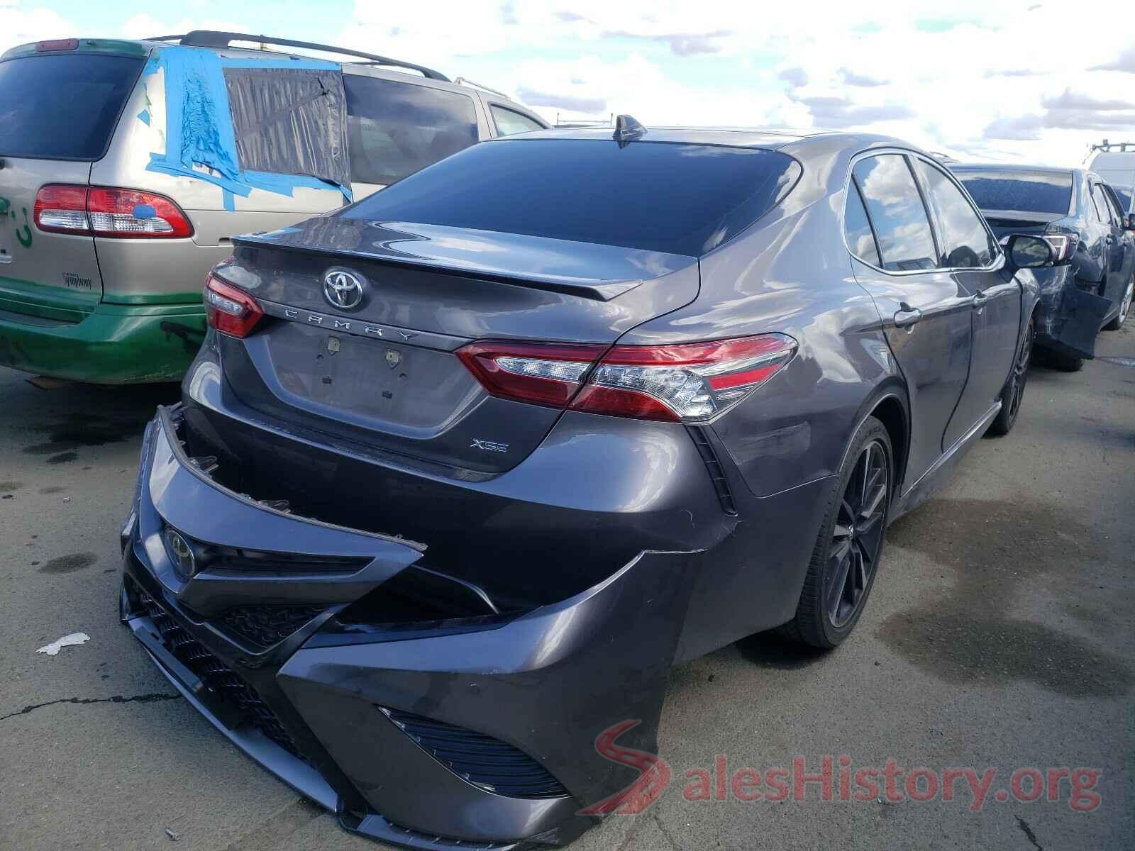 4T1B61HK1JU045599 2018 TOYOTA CAMRY