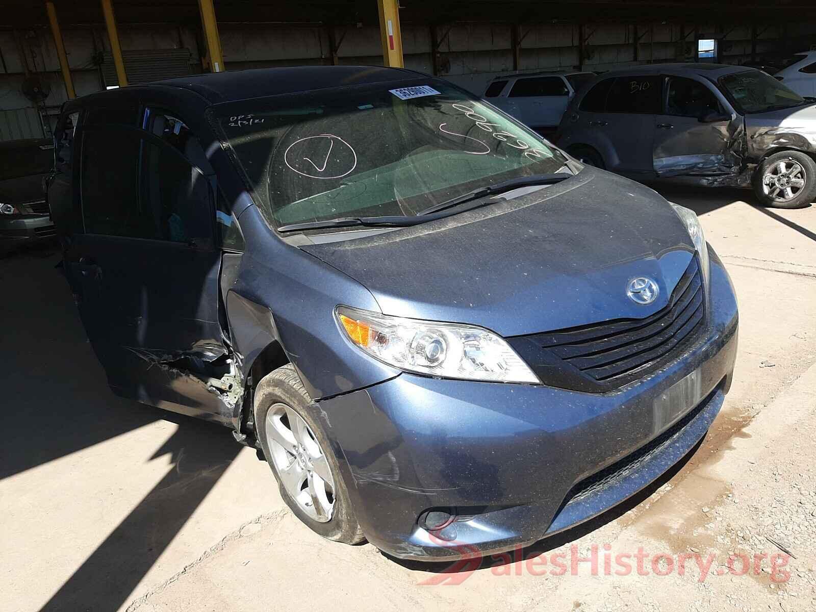 5TDZZ3DC7HS877208 2017 TOYOTA SIENNA