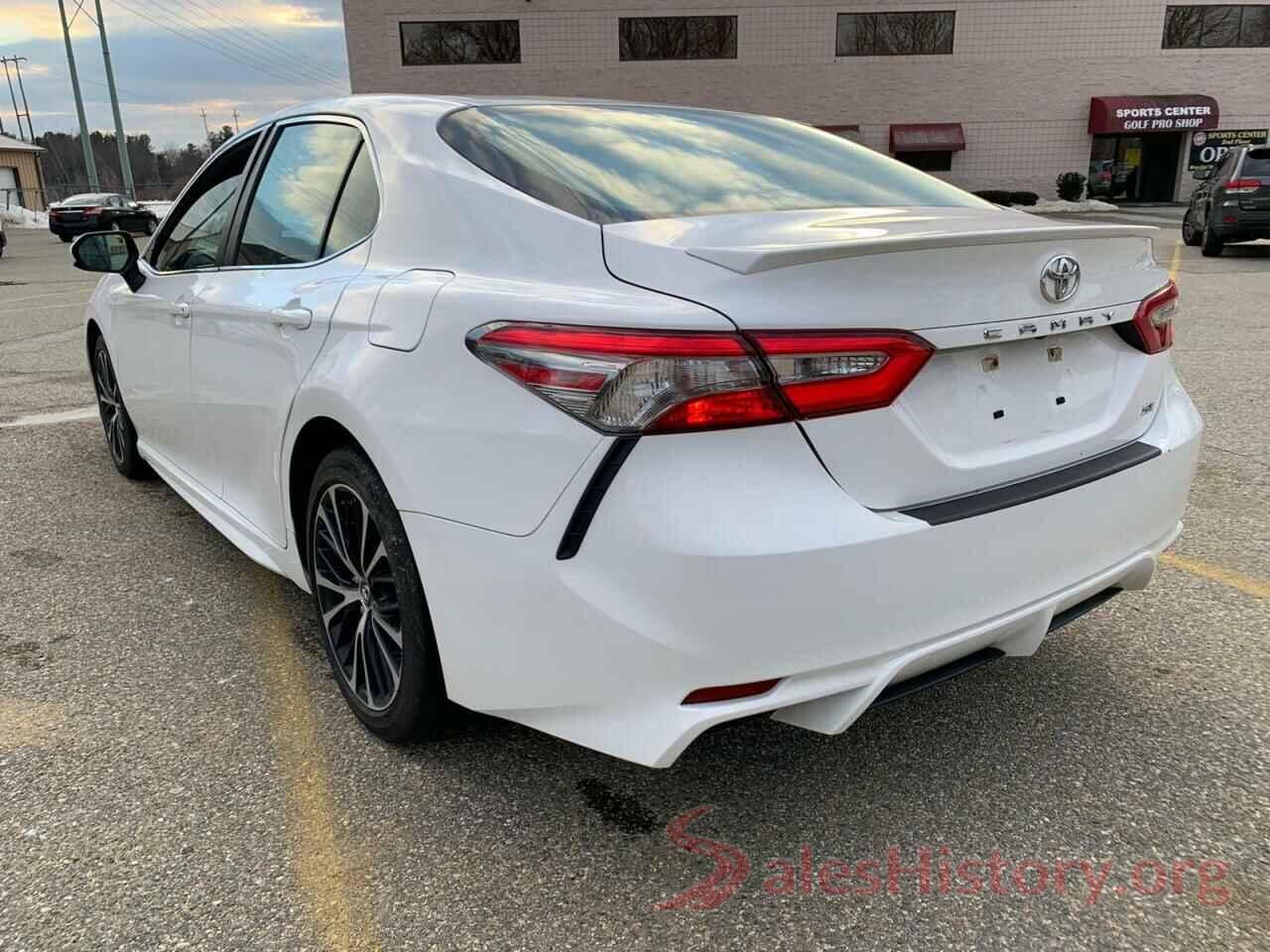 4T1B11HK3JU519034 2018 TOYOTA CAMRY