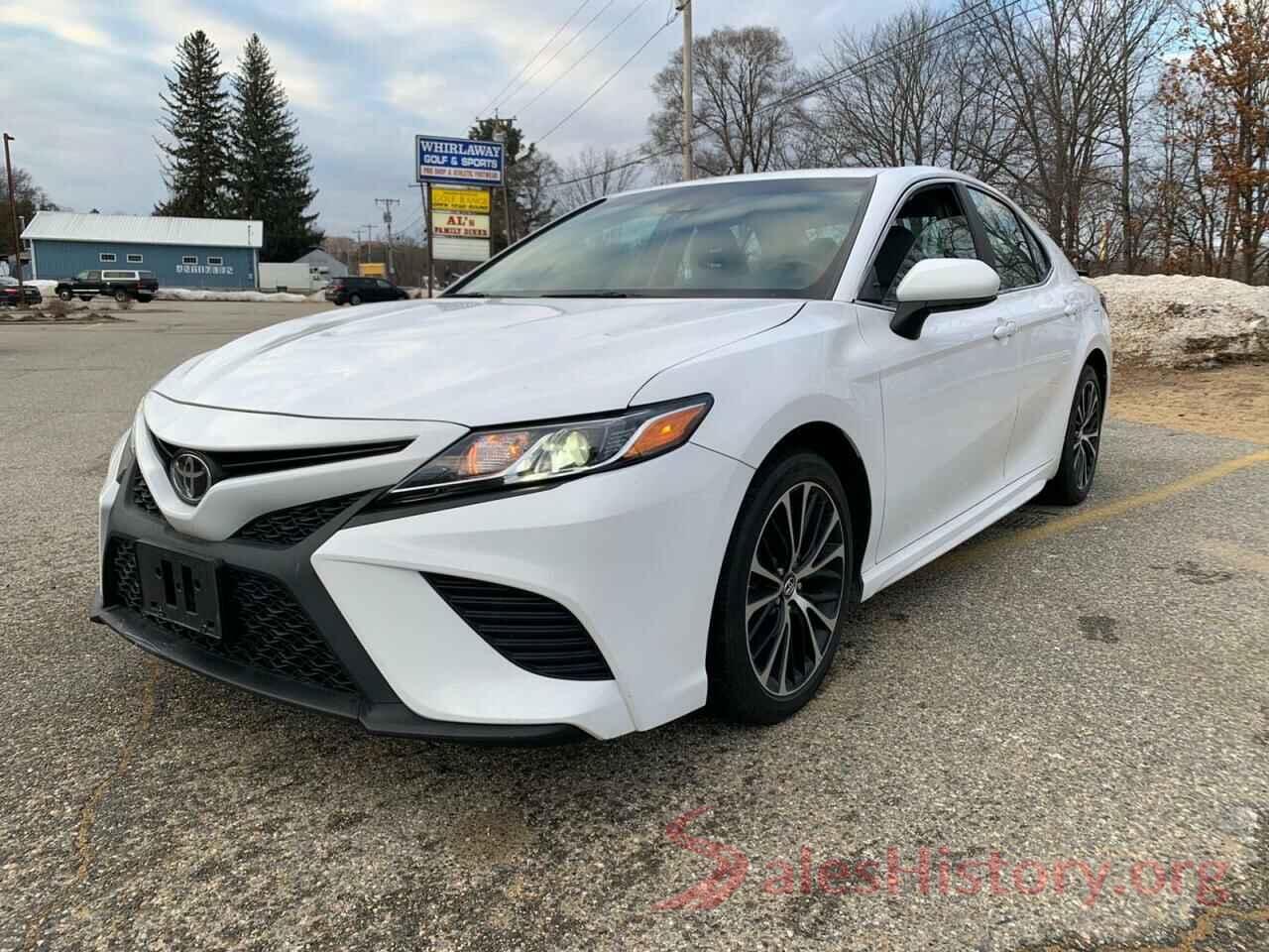 4T1B11HK3JU519034 2018 TOYOTA CAMRY