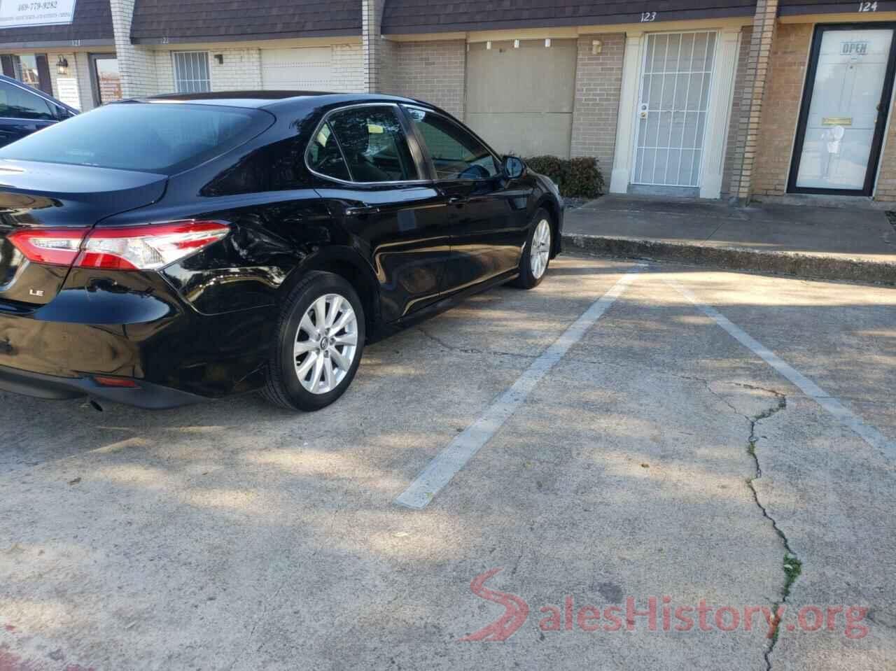 4T1B11HK2JU144513 2018 TOYOTA CAMRY