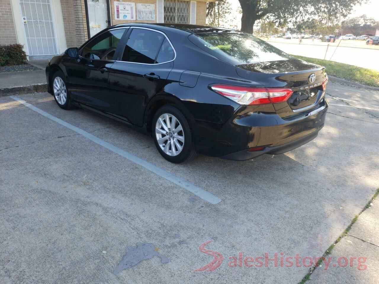 4T1B11HK2JU144513 2018 TOYOTA CAMRY