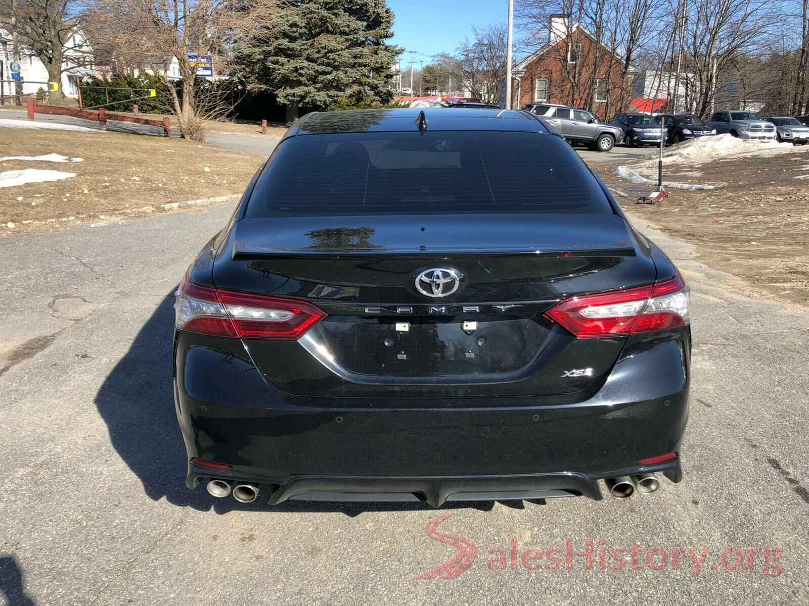 4T1B61HK6JU047851 2018 TOYOTA CAMRY