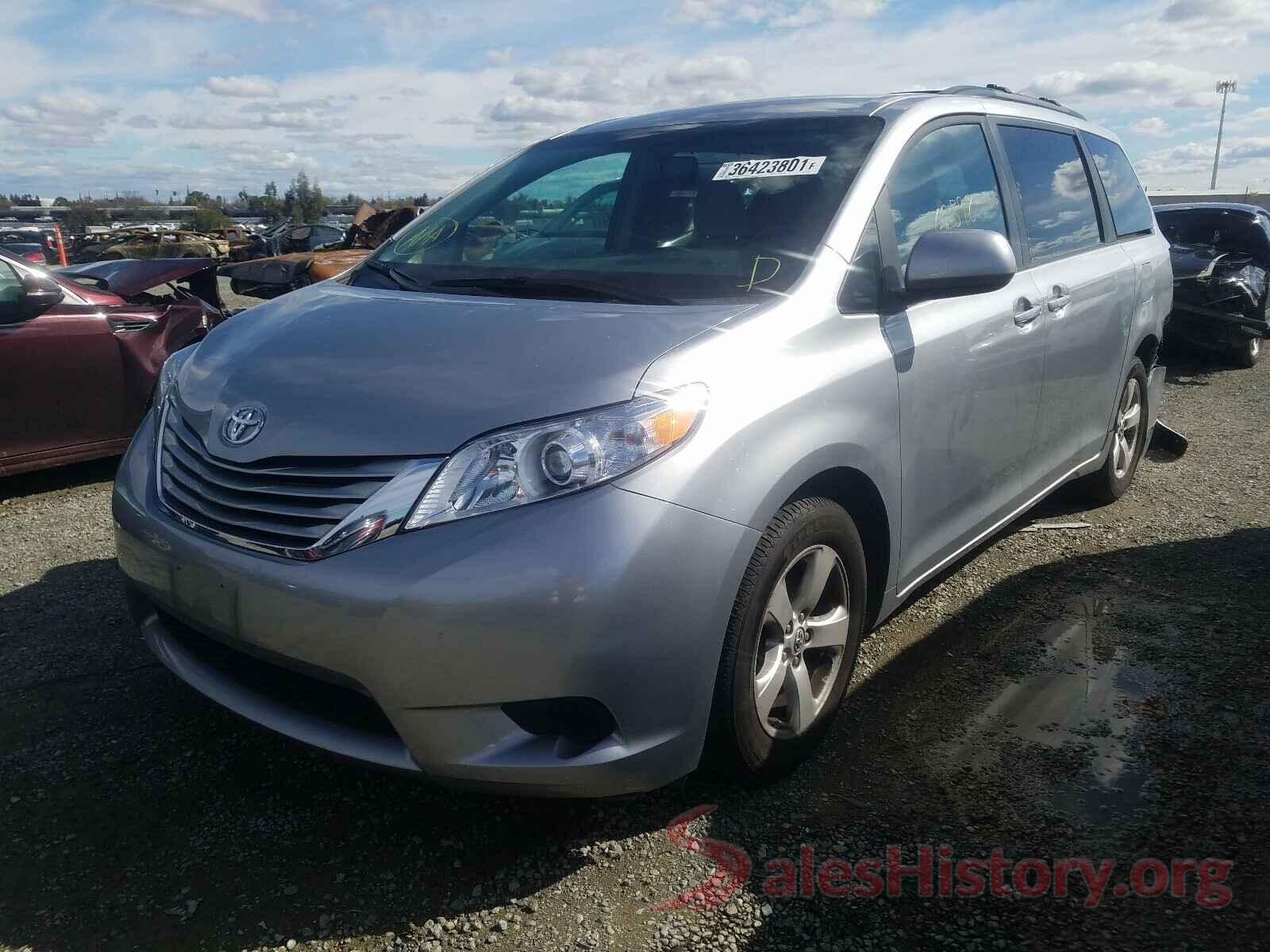 5TDKZ3DC3HS813037 2017 TOYOTA SIENNA