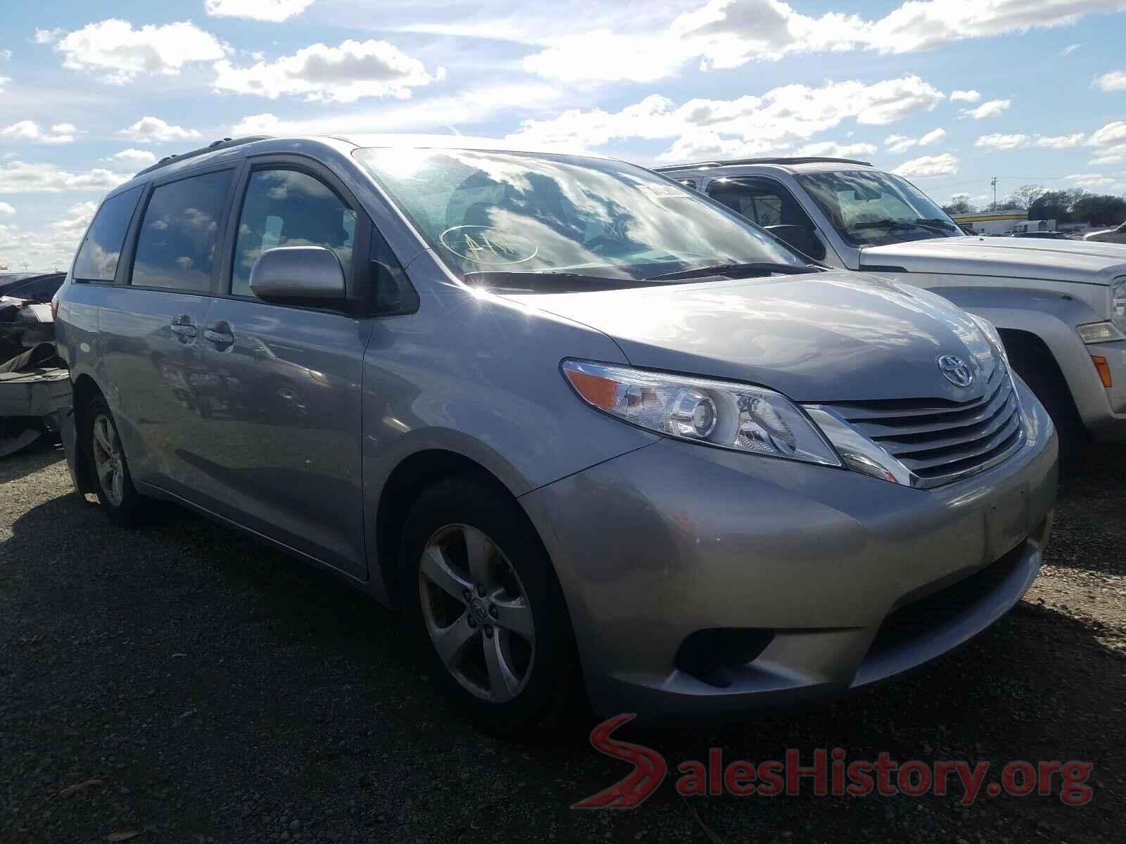 5TDKZ3DC3HS813037 2017 TOYOTA SIENNA