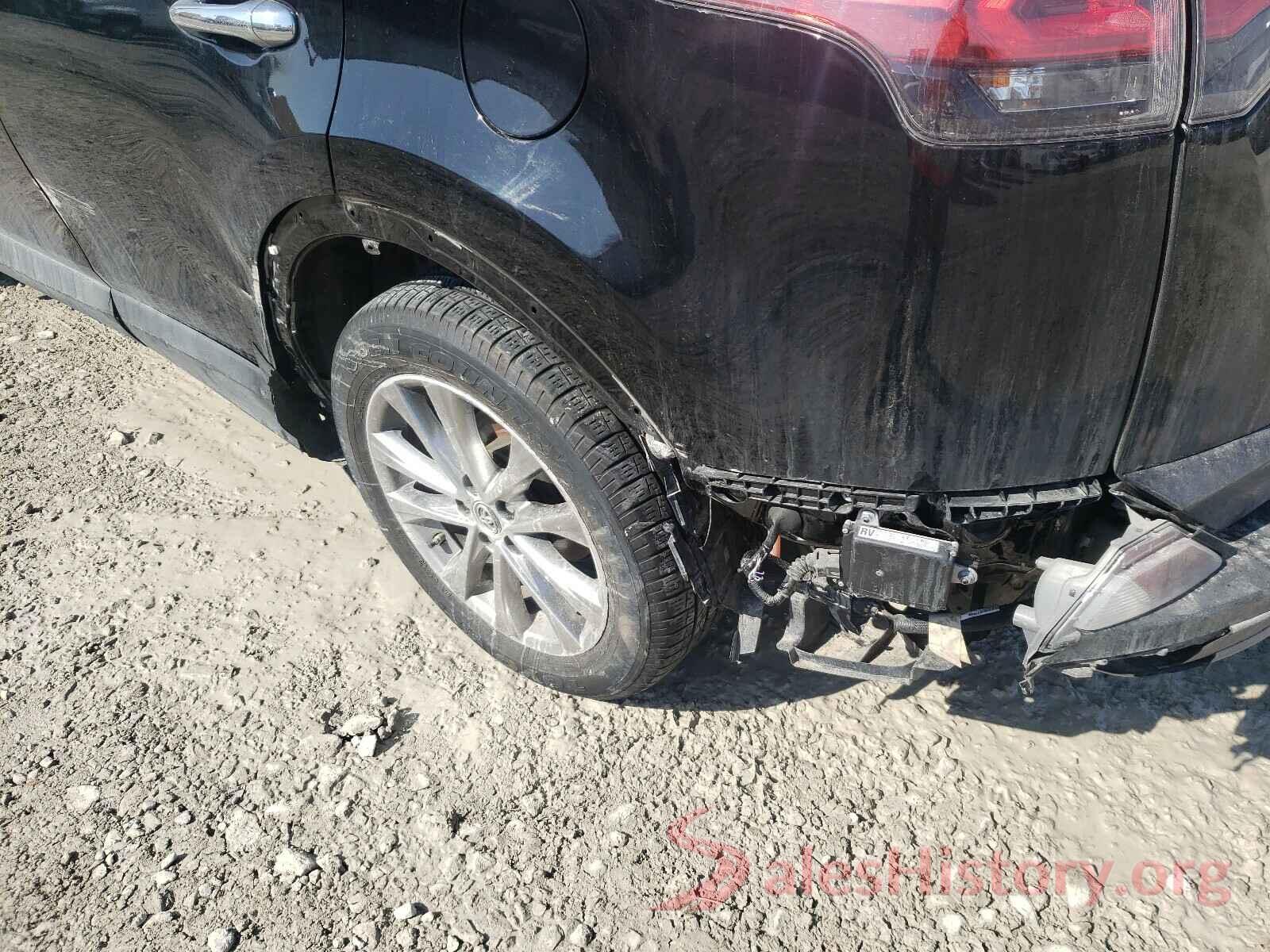 2T3DFREV0JW793502 2018 TOYOTA RAV4