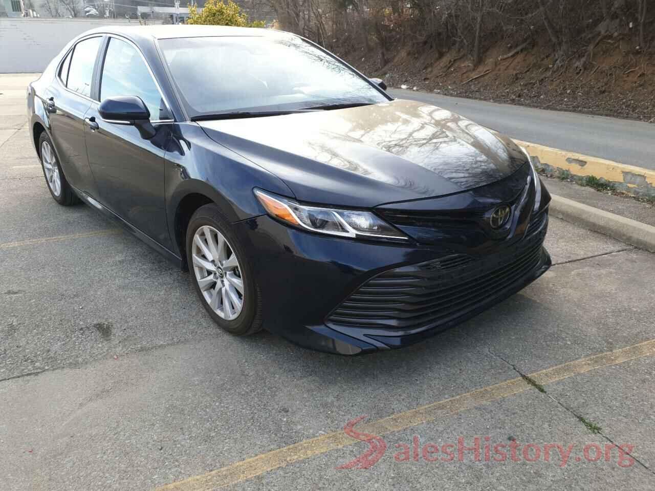 4T1B11HK9JU676390 2018 TOYOTA CAMRY