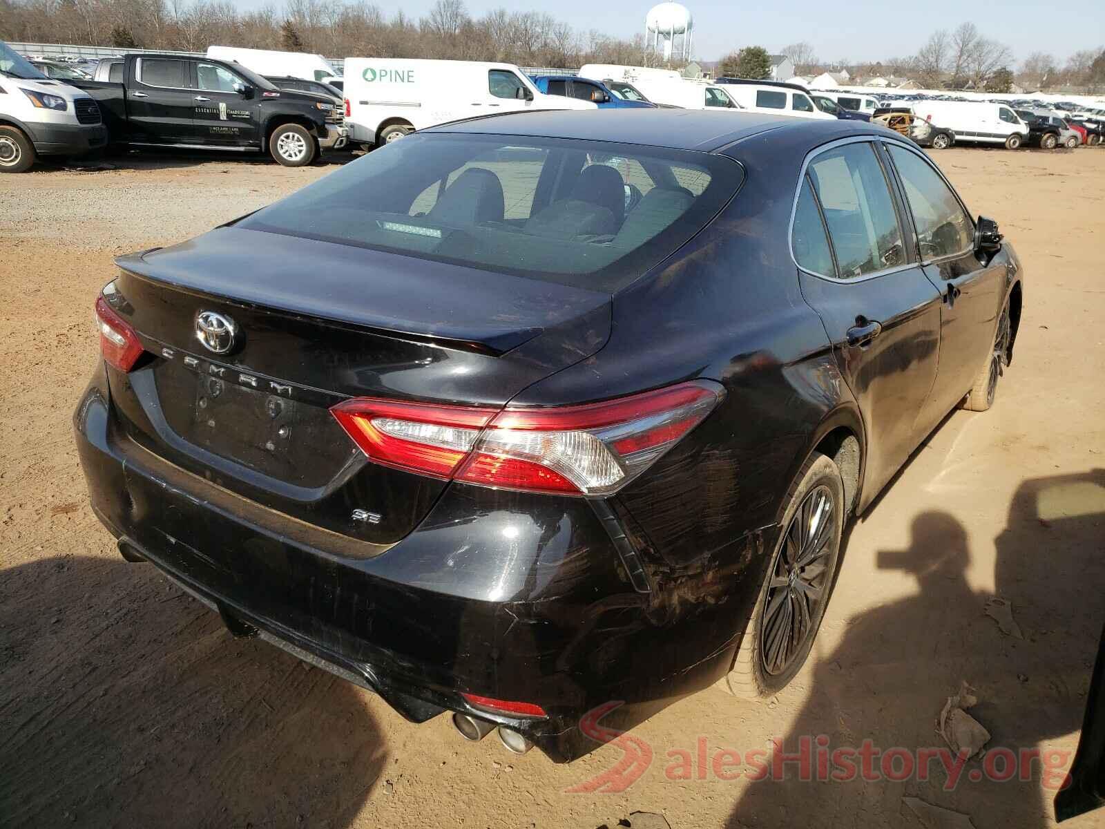 4T1B11HK8JU573302 2018 TOYOTA CAMRY