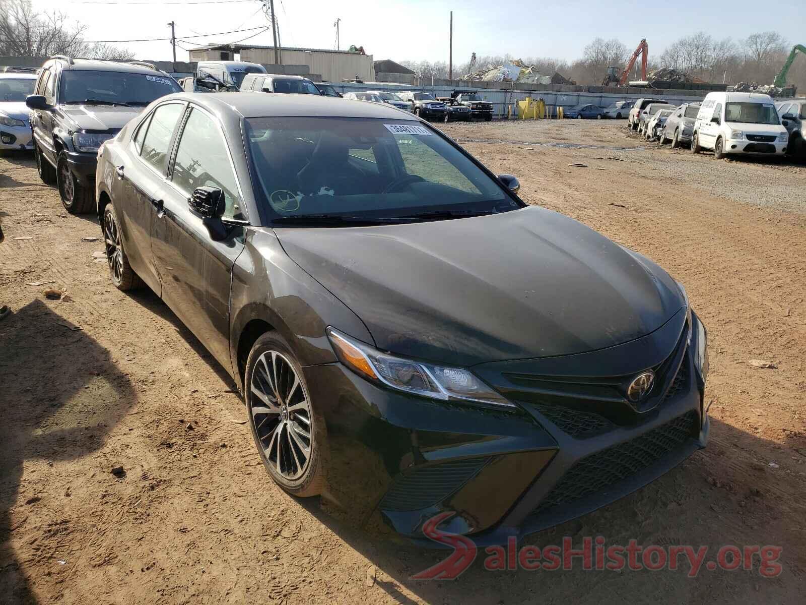 4T1B11HK8JU573302 2018 TOYOTA CAMRY