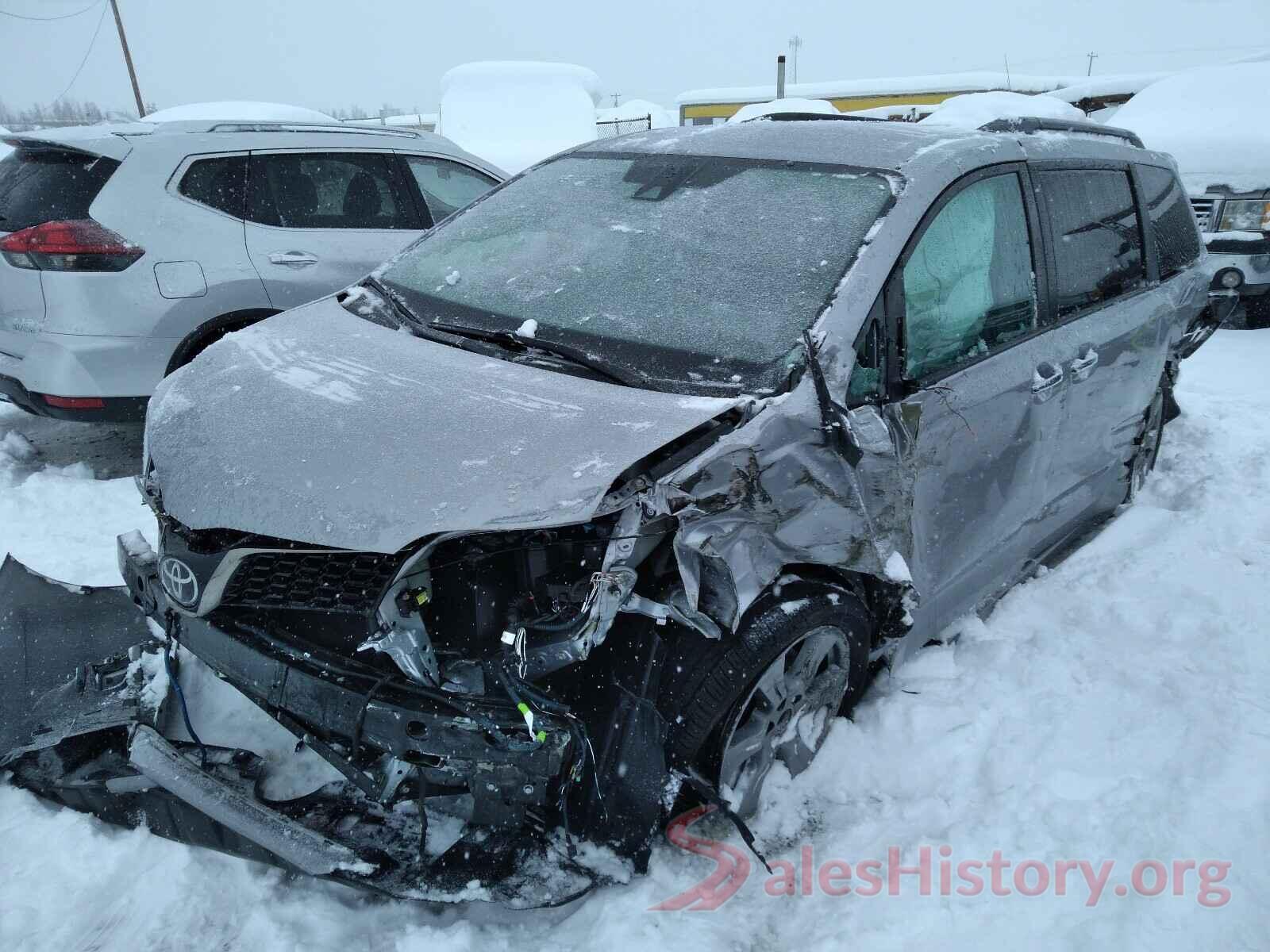 5TDXZ3DC8JS945576 2018 TOYOTA SIENNA