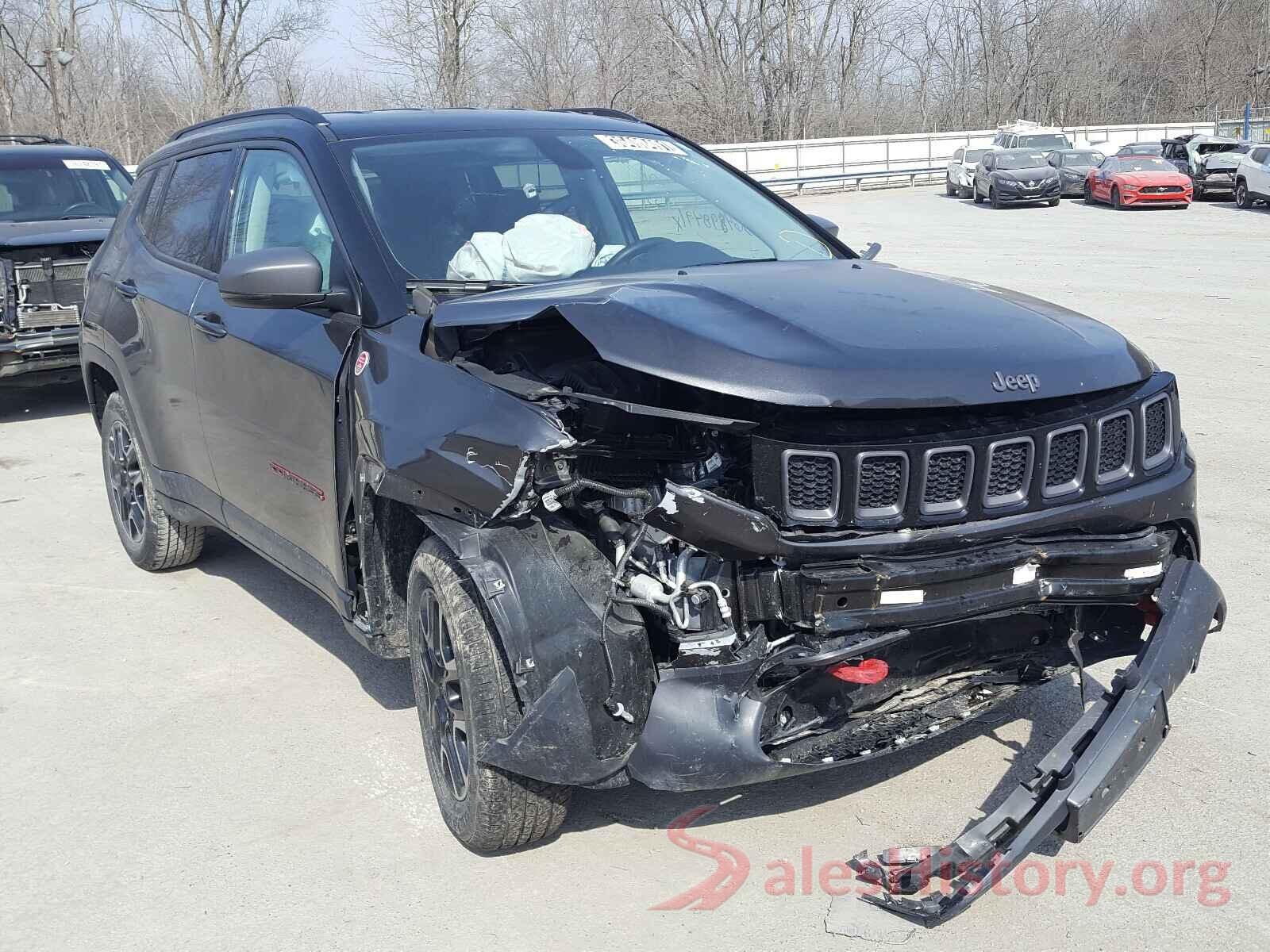 3C4NJDDB9KT728573 2019 JEEP COMPASS