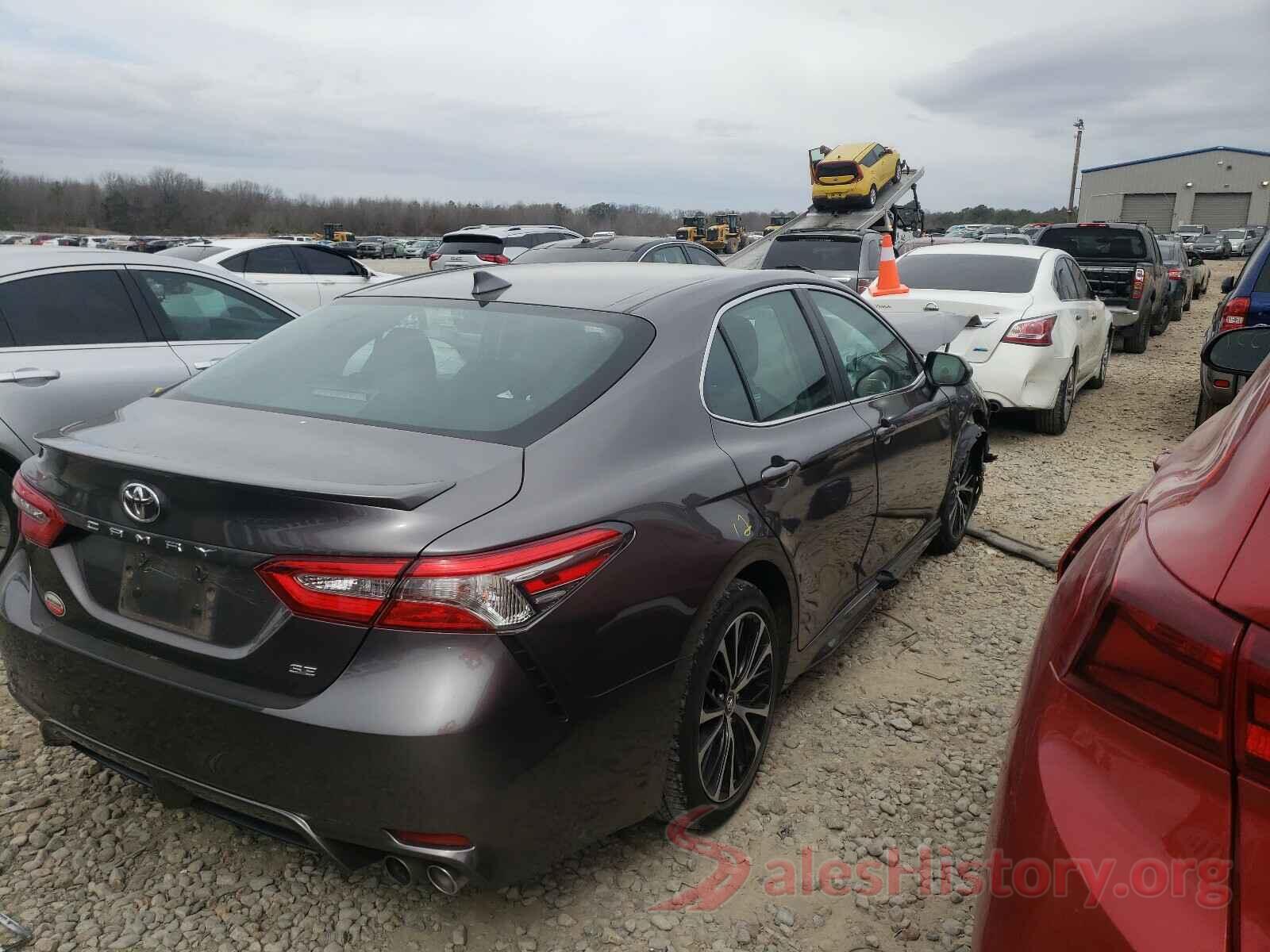 4T1B11HK2JU549125 2018 TOYOTA CAMRY