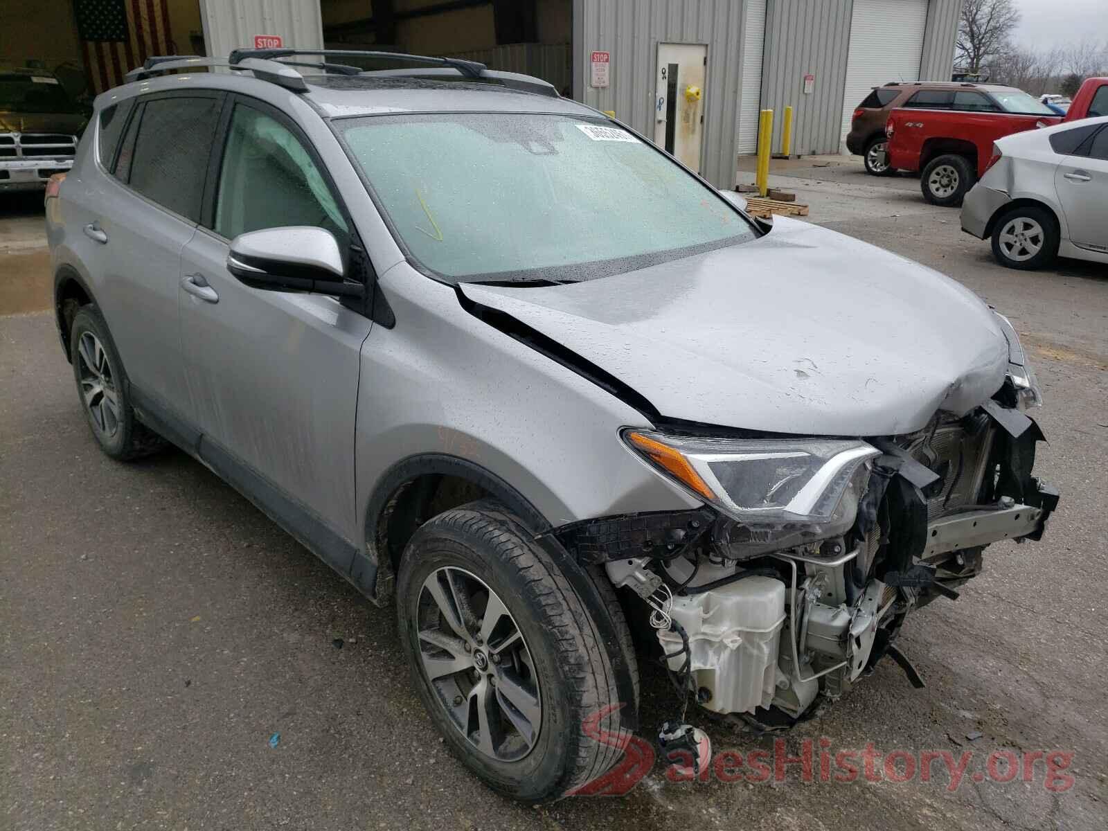 2T3RFREV9JW723812 2018 TOYOTA RAV4