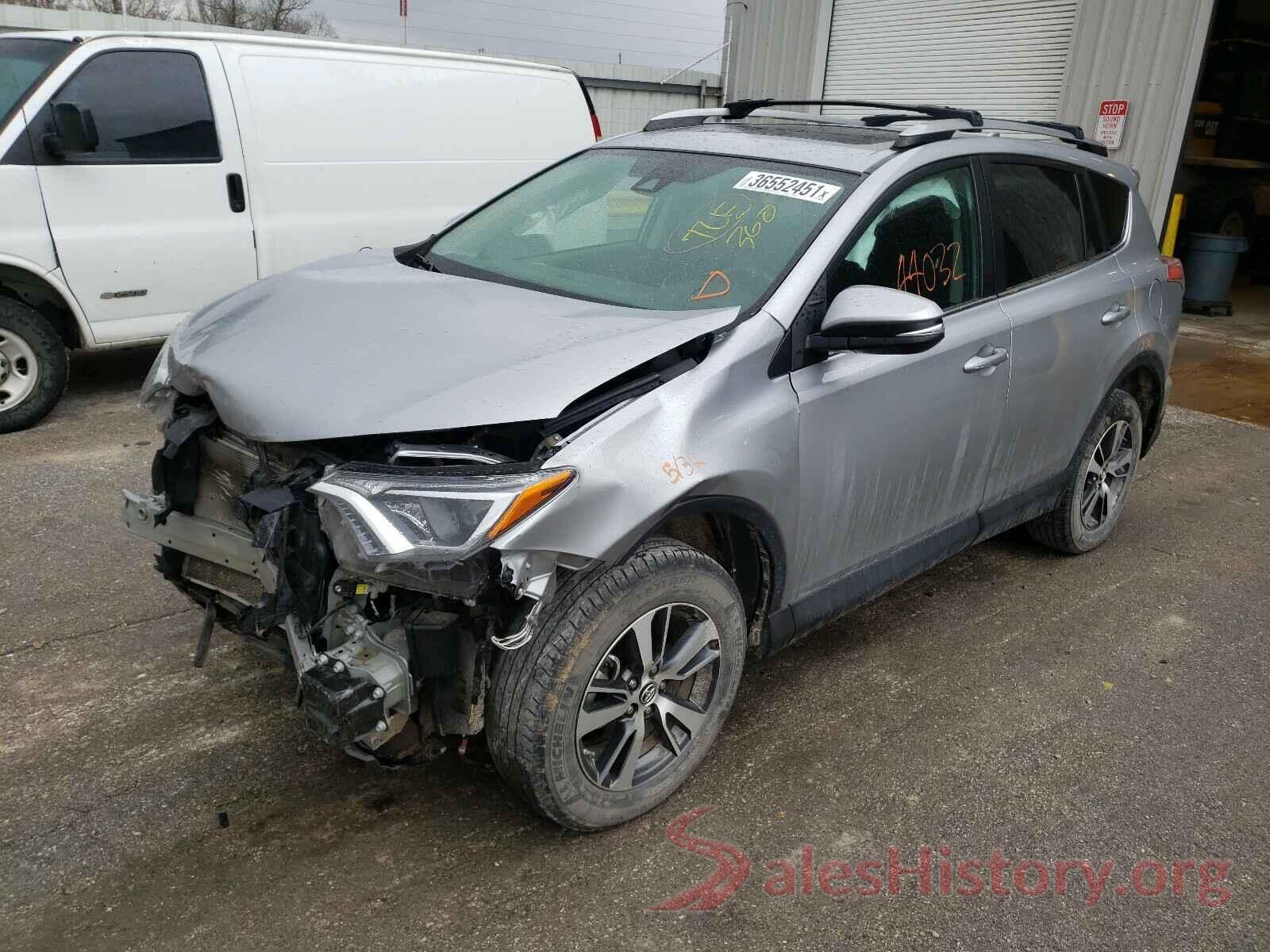 2T3RFREV9JW723812 2018 TOYOTA RAV4