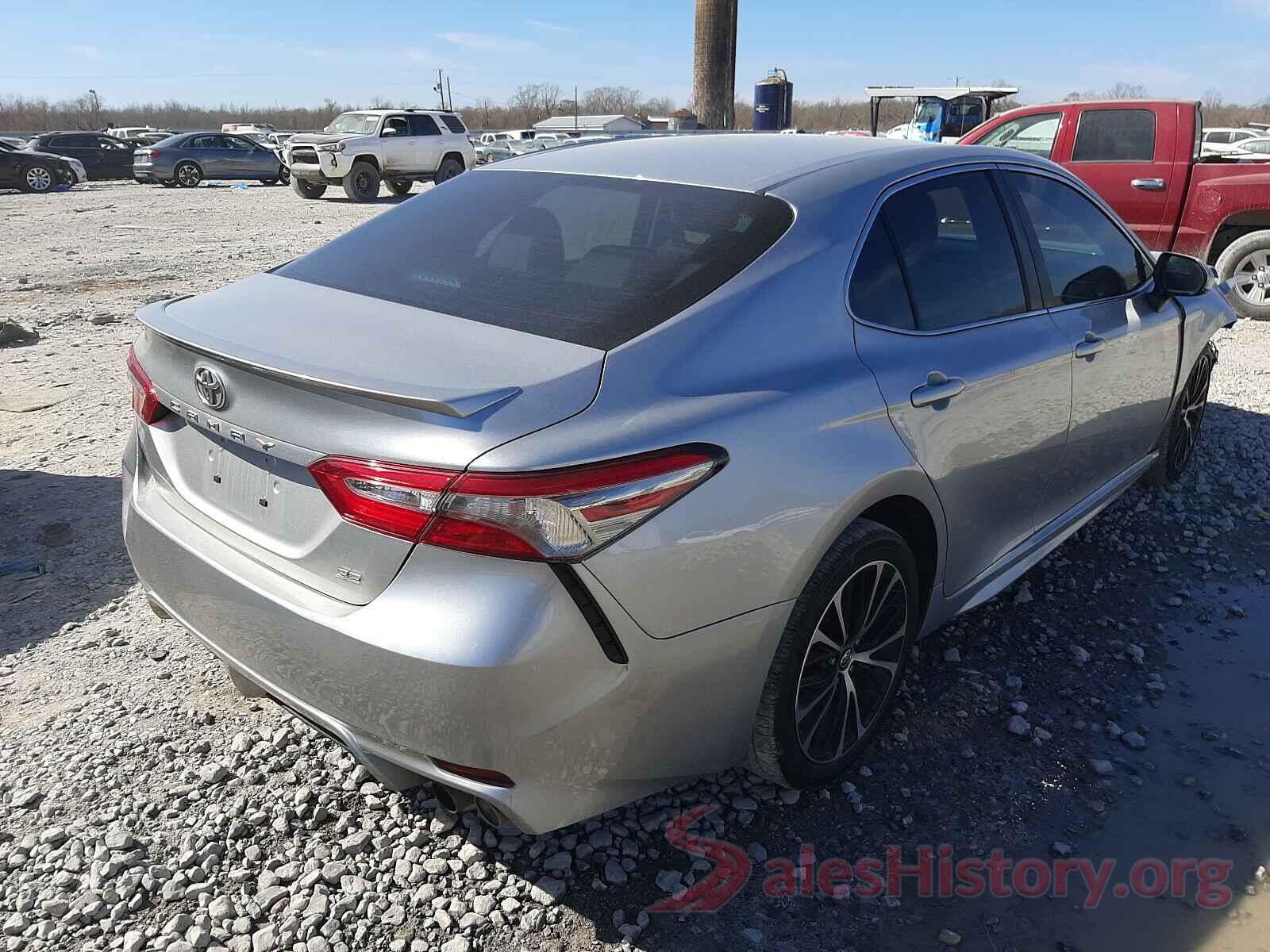 4T1B11HK1JU102740 2018 TOYOTA CAMRY