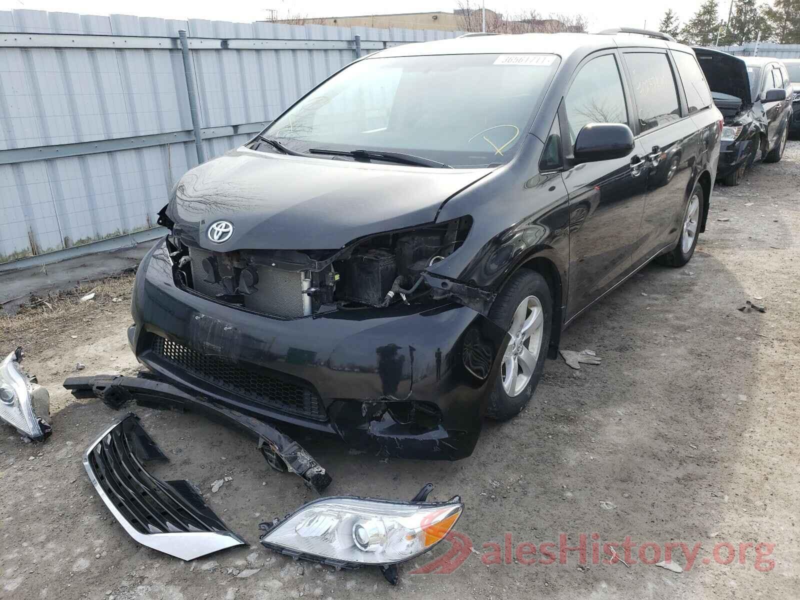 5TDKZ3DC0HS860929 2017 TOYOTA SIENNA