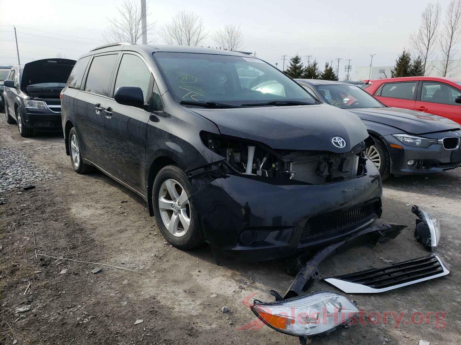 5TDKZ3DC0HS860929 2017 TOYOTA SIENNA