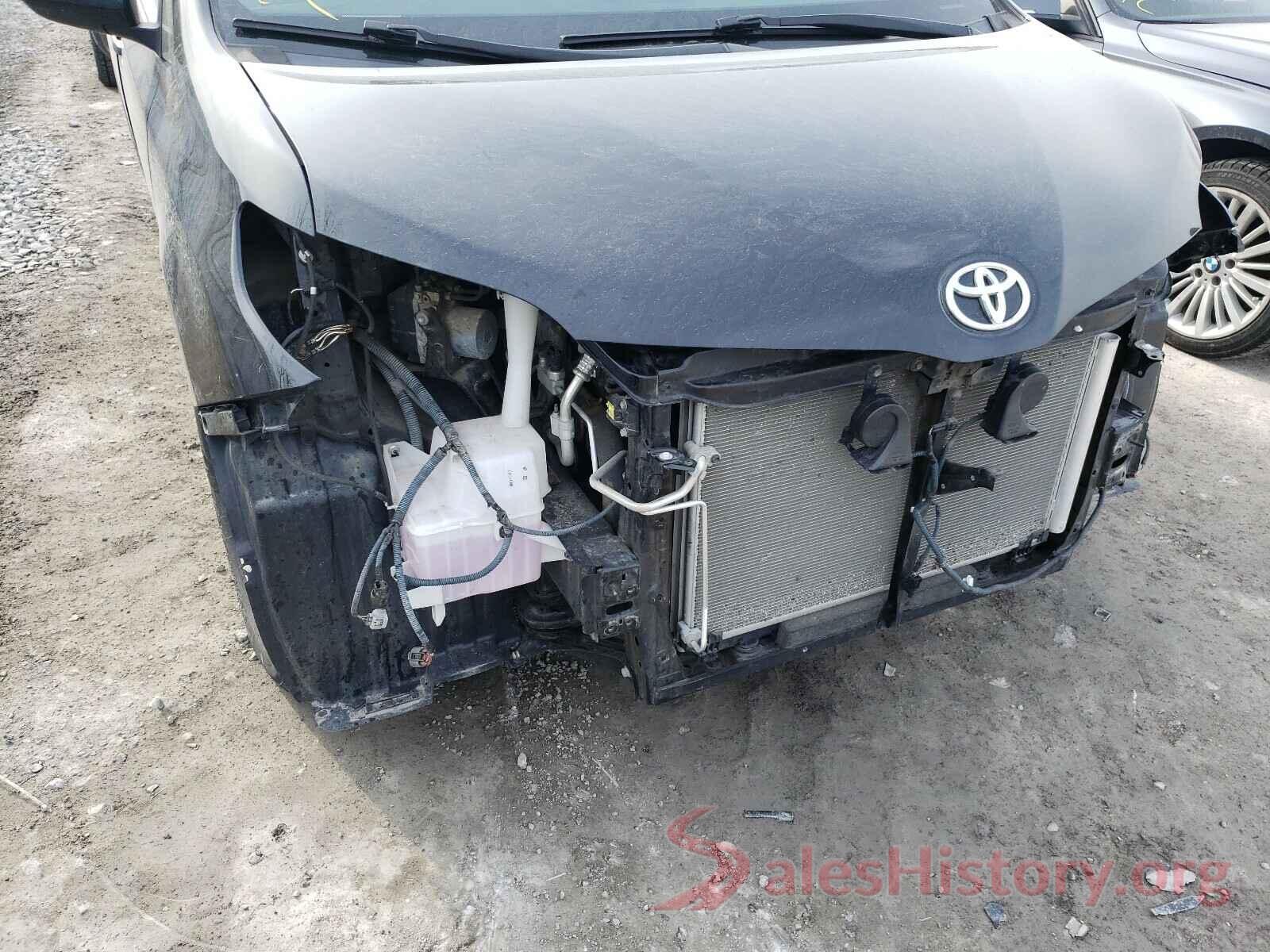 5TDKZ3DC0HS860929 2017 TOYOTA SIENNA