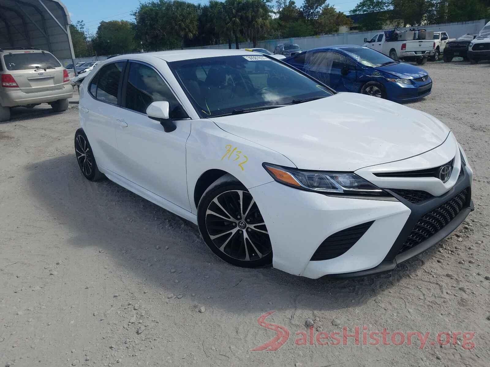 4T1B11HK9JU506790 2018 TOYOTA CAMRY